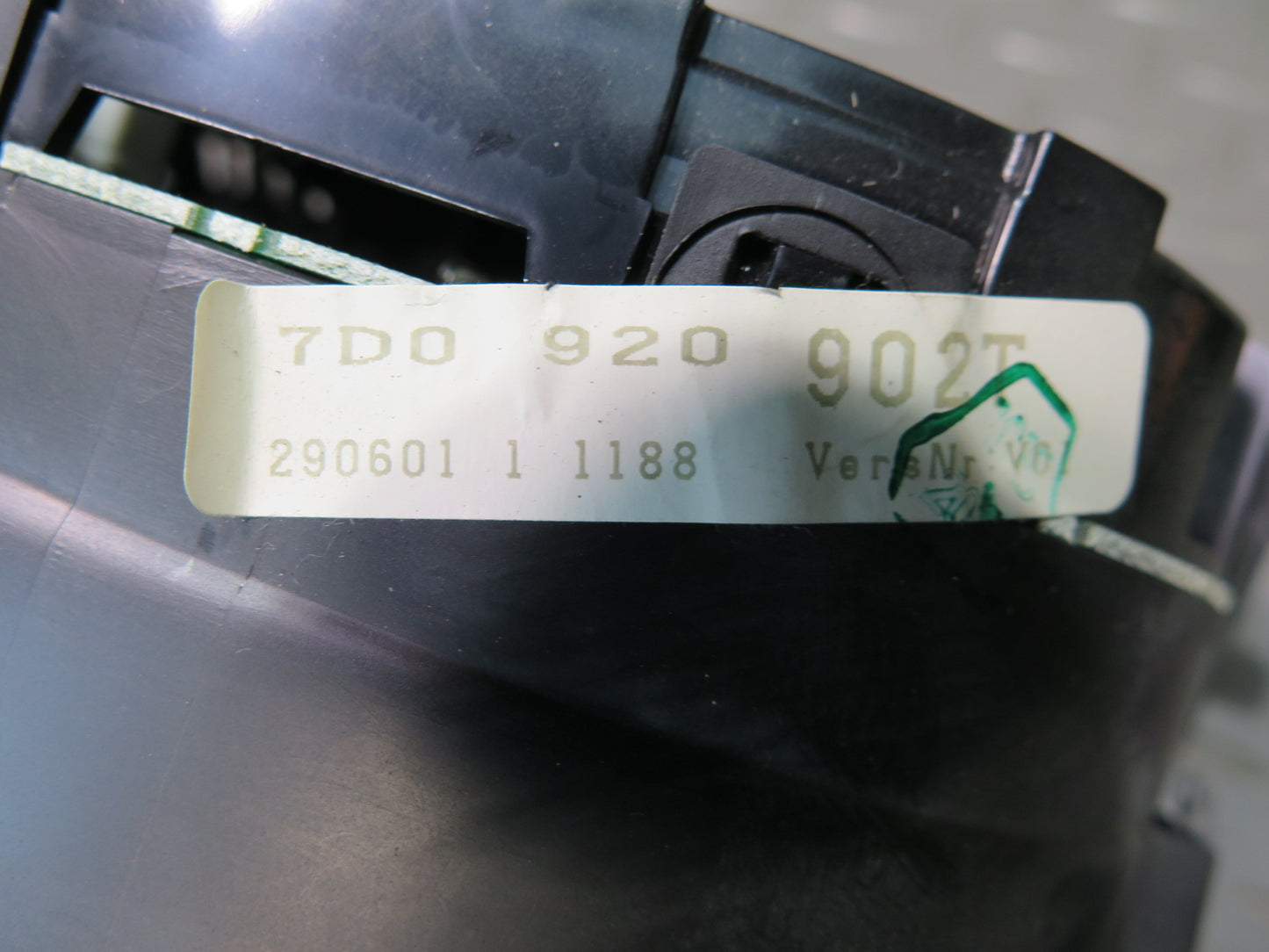 01-03 VW Eurovan T4 Instrument Cluster Gauge Speedometer 7D0920902T OEM