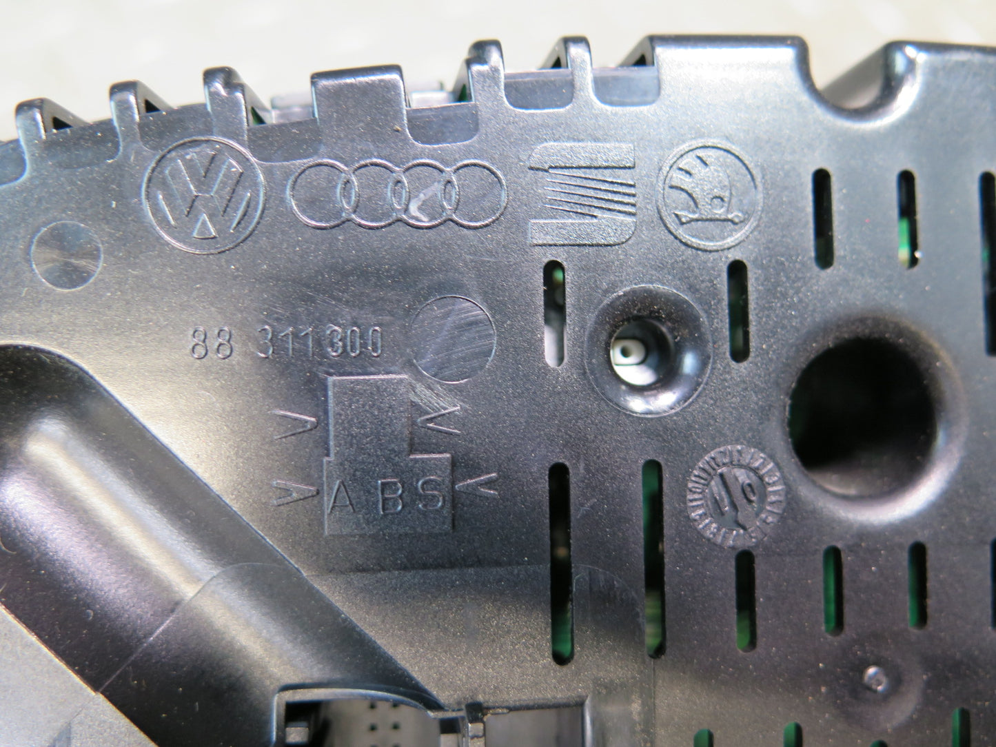 01-03 VW Eurovan T4 Instrument Cluster Gauge Speedometer 7D0920902T OEM