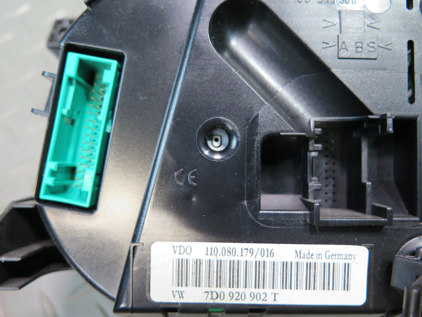 01-03 VW Eurovan T4 Instrument Cluster Gauge Speedometer 7D0920902T OEM