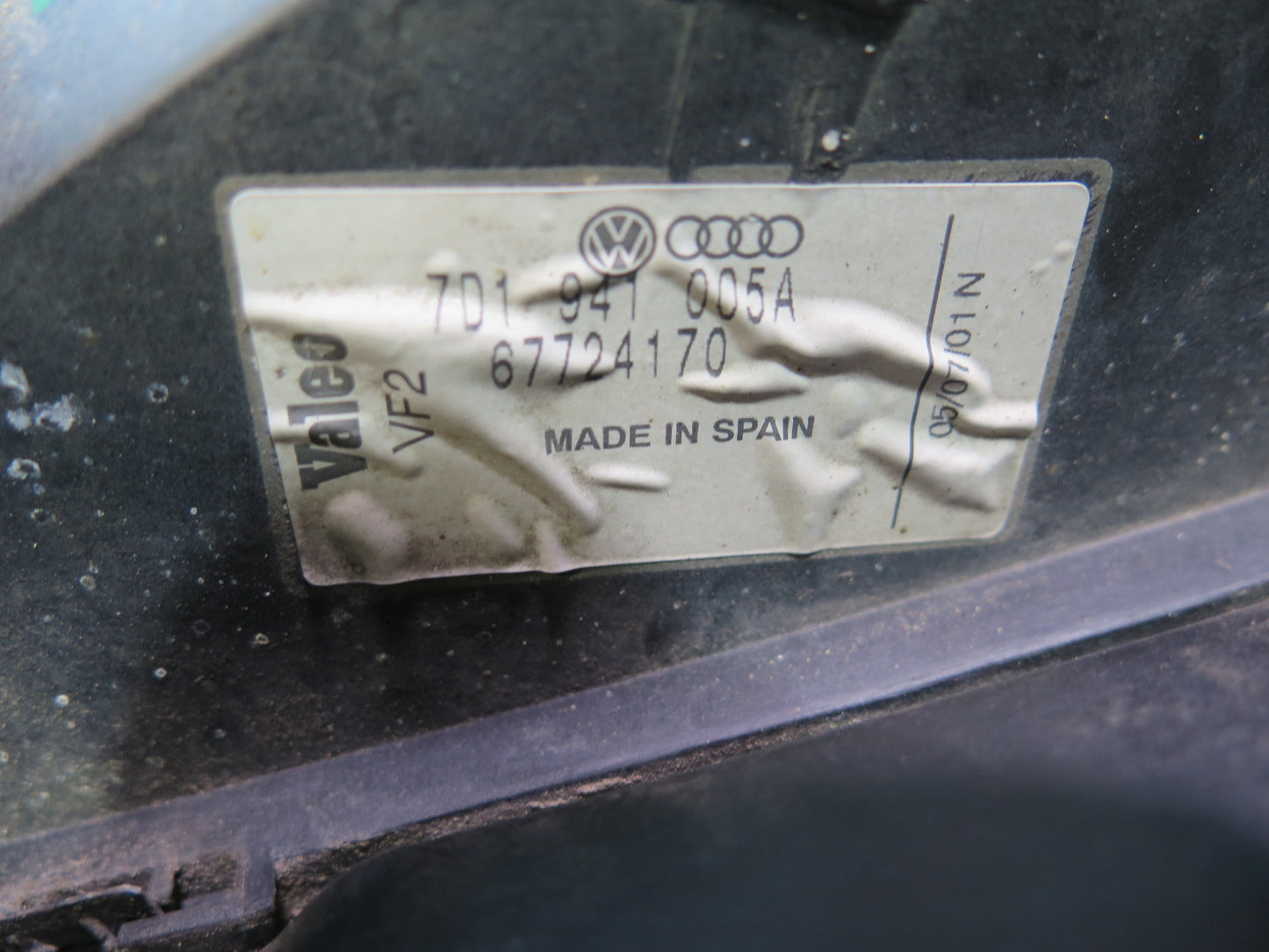 99-03 VW Eurovan T4 Front Left Driver Side Halogen Headlight Lamp OEM