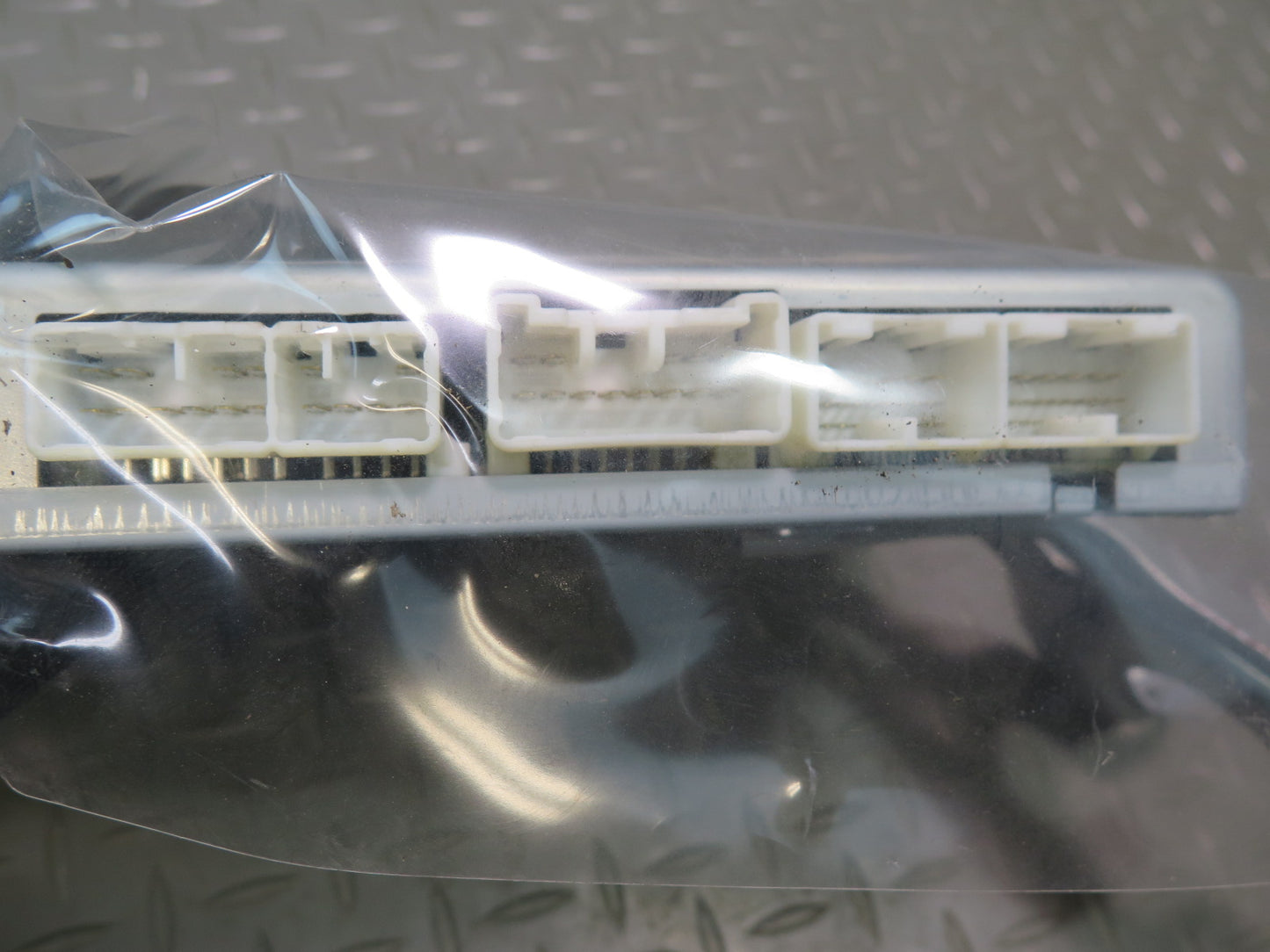 02-08 Lexus Z40 SC430 Convertible TOP Roof Control Module 89720-24010 OEM