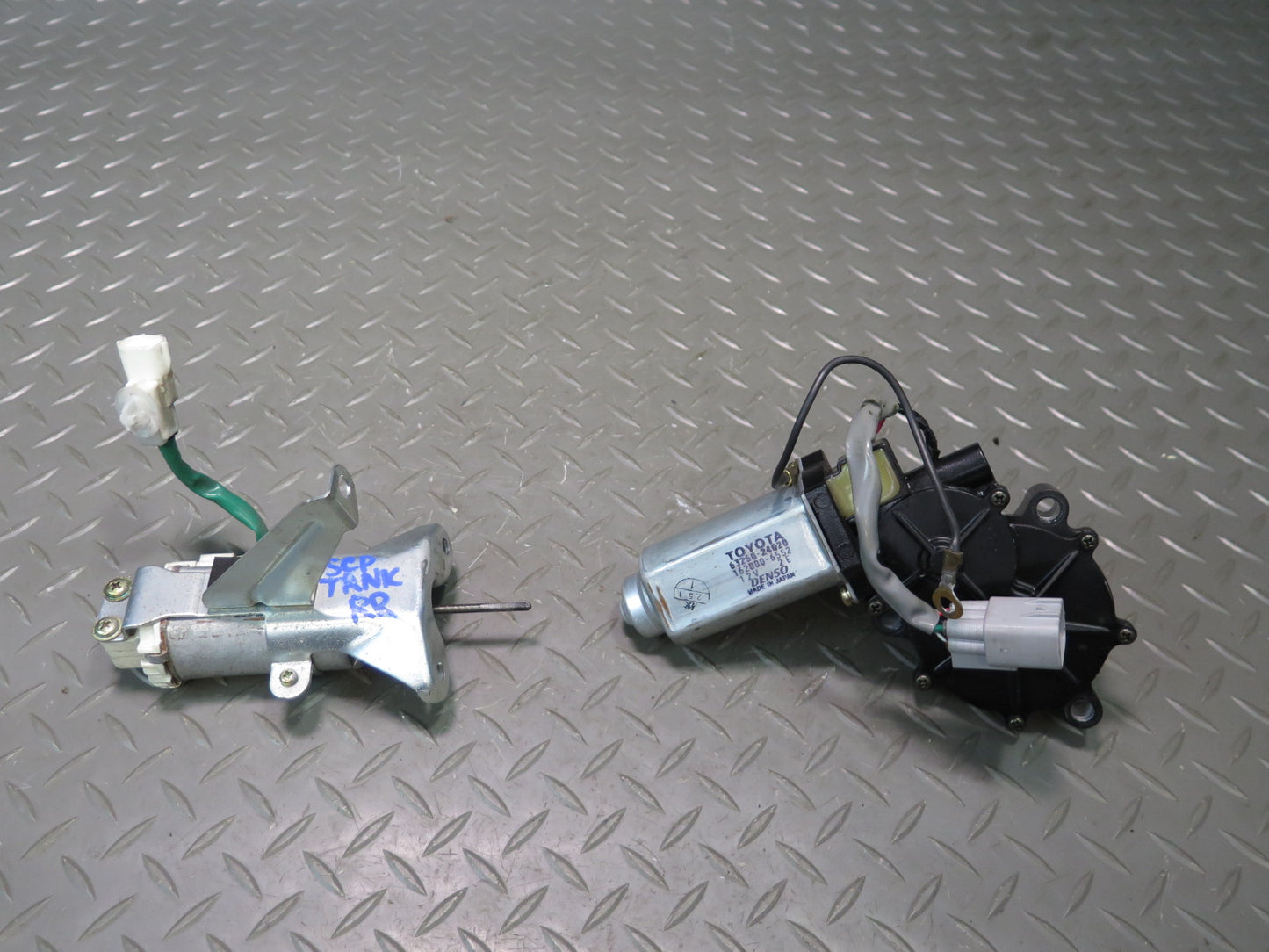02-10 Lexus Z40 SC430 Set of 2 Rear Right Trunk Hinge Drive Gear Motor OEM