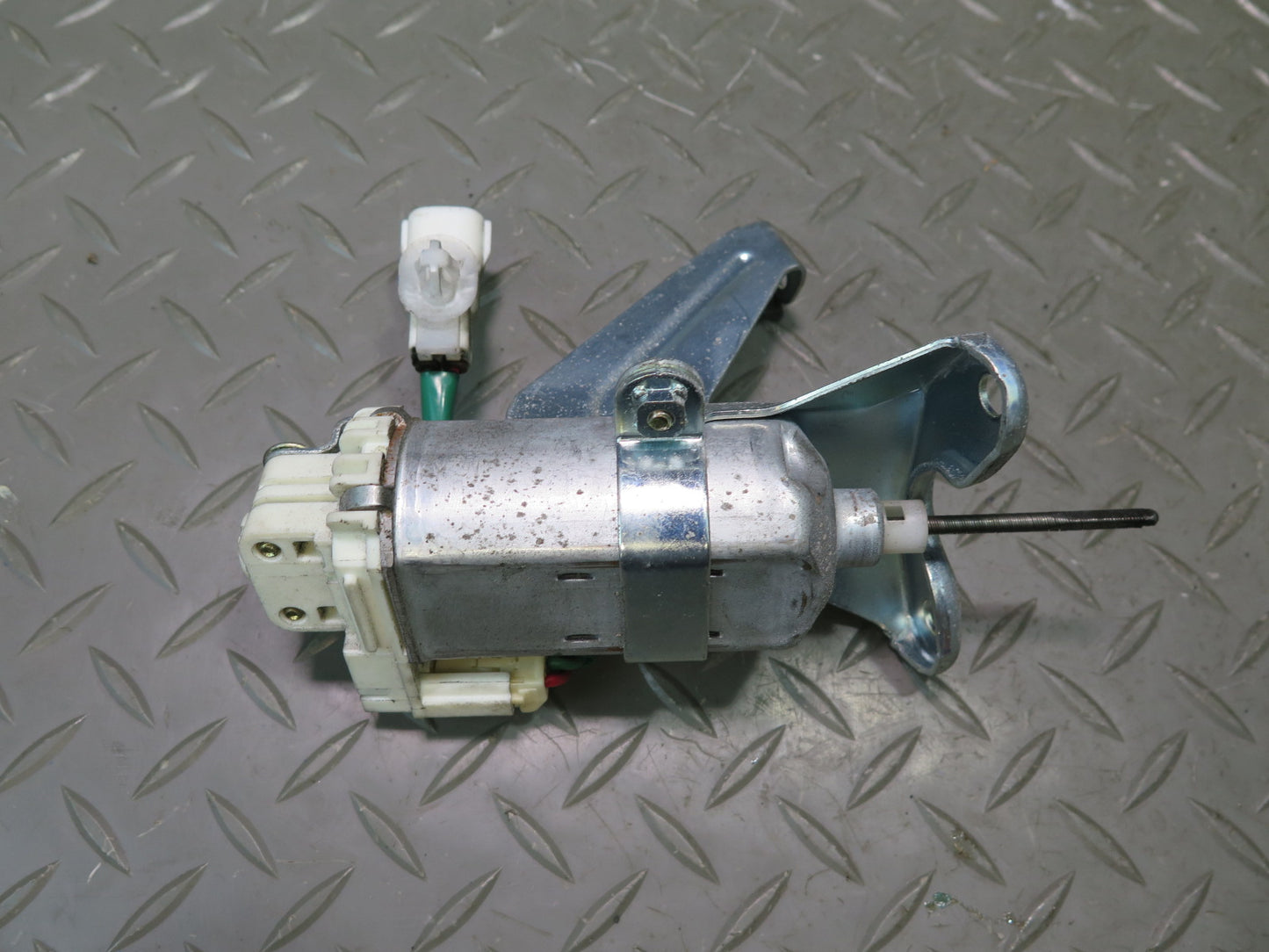 02-10 Lexus Z40 SC430 Set of 2 Rear Right Trunk Hinge Drive Gear Motor OEM