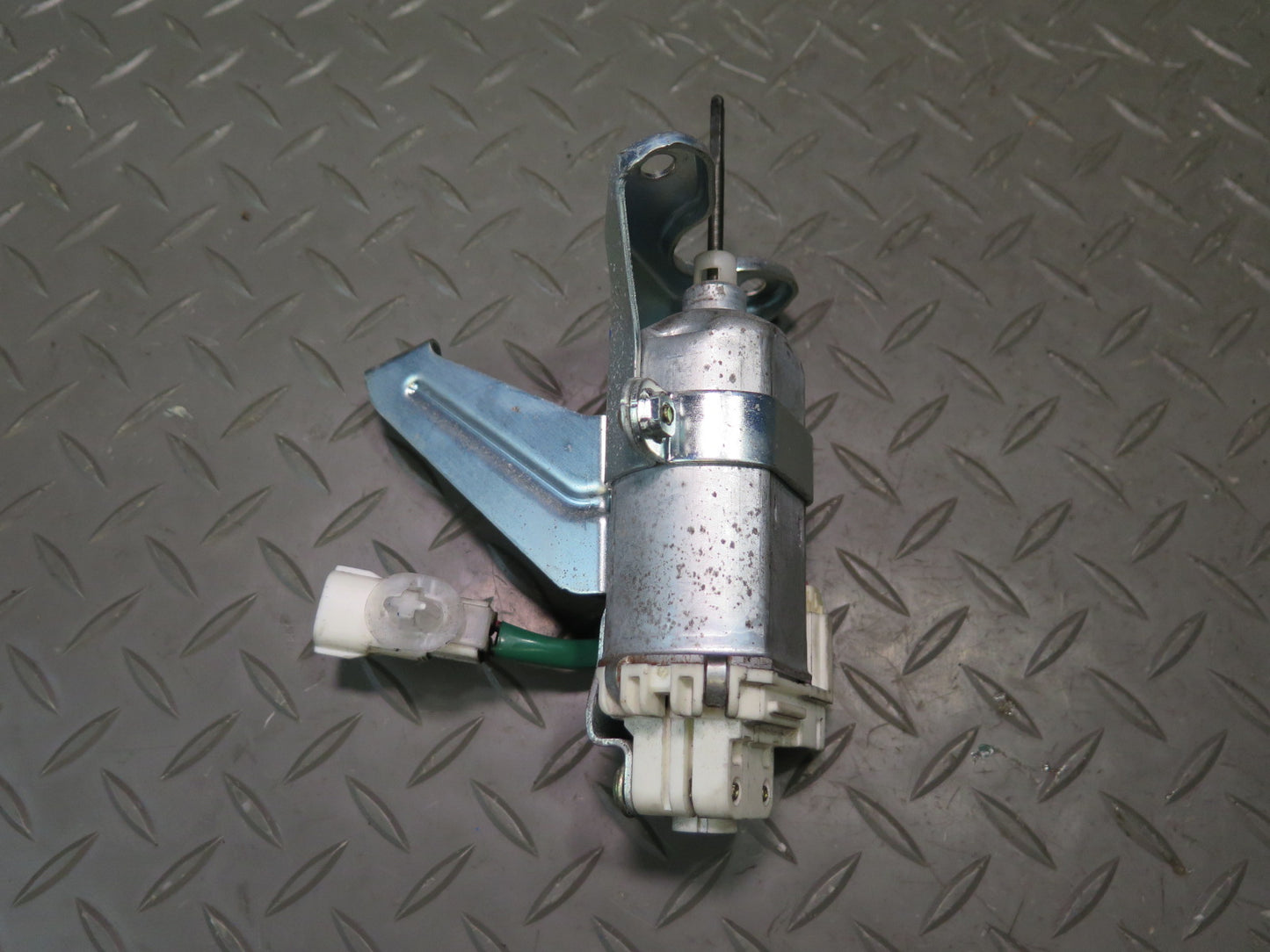 02-10 Lexus Z40 SC430 Set of 2 Rear Right Trunk Hinge Drive Gear Motor OEM