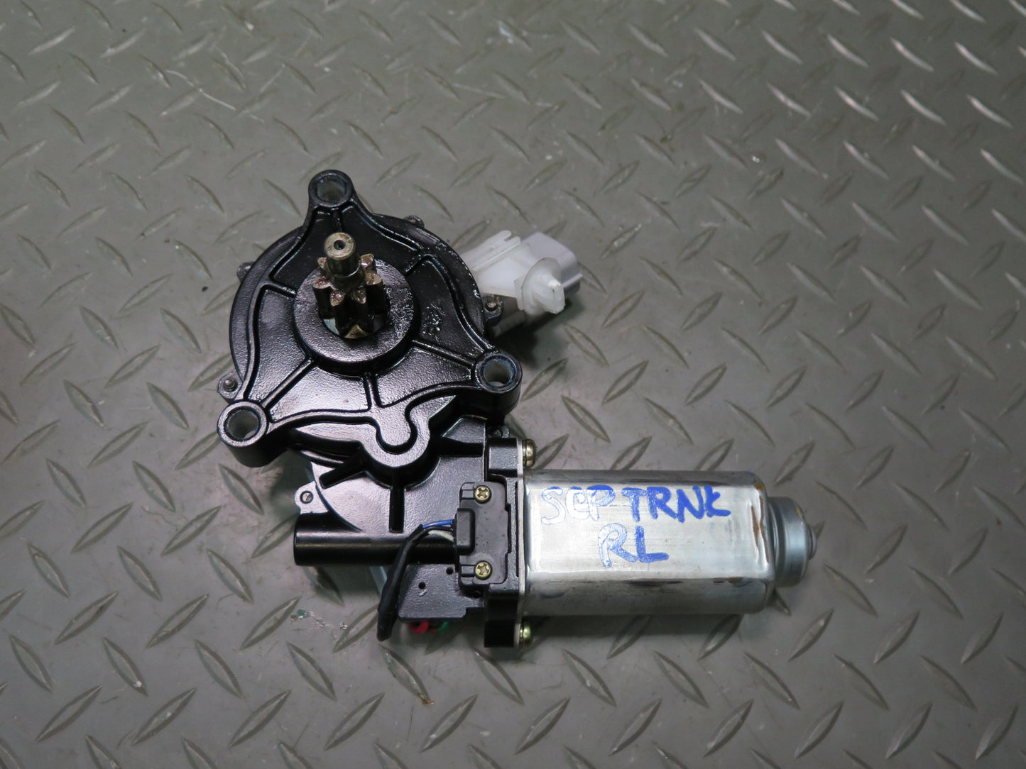 02-10 Lexus Z40 SC430 Set of 2 Rear Left Trunk Hinge Drive Gear Motor OEM