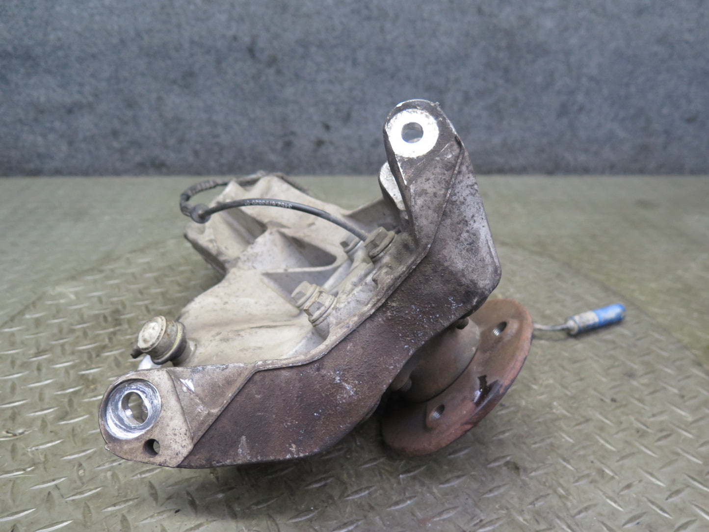 07-15 Mini R55 R56 R58 R59 R57 Rear Right Wheel Hub Trailing Arm Knuckle OEM