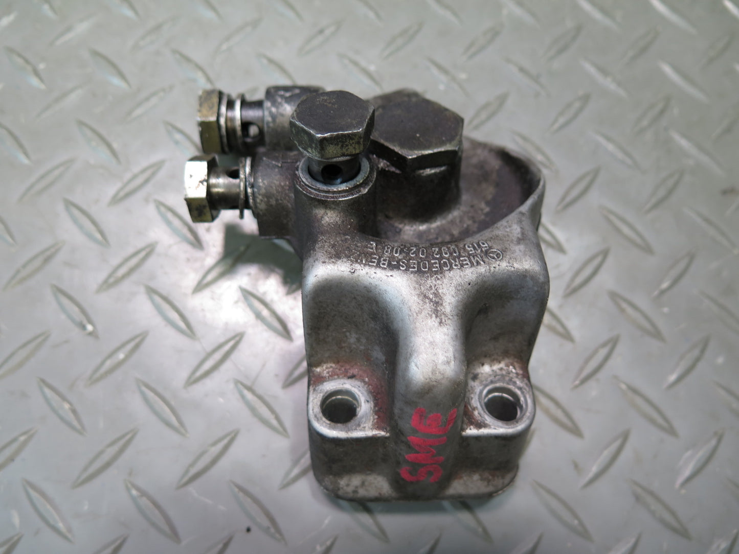 81-83 Mercedes W123 240D Fuel Filter Housing Mount Bracket 6150920208 OEM