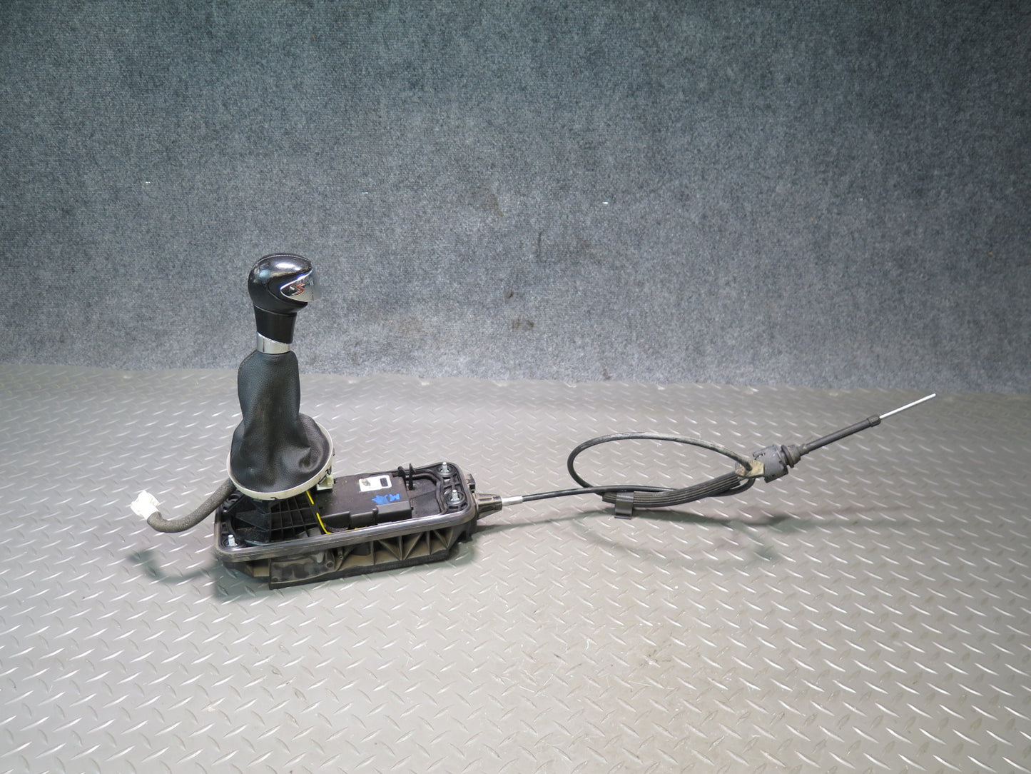 11-13 Mini Cooper S R56 R57 Automatic Gear Shifter Selector Assembly 7613577 OEM