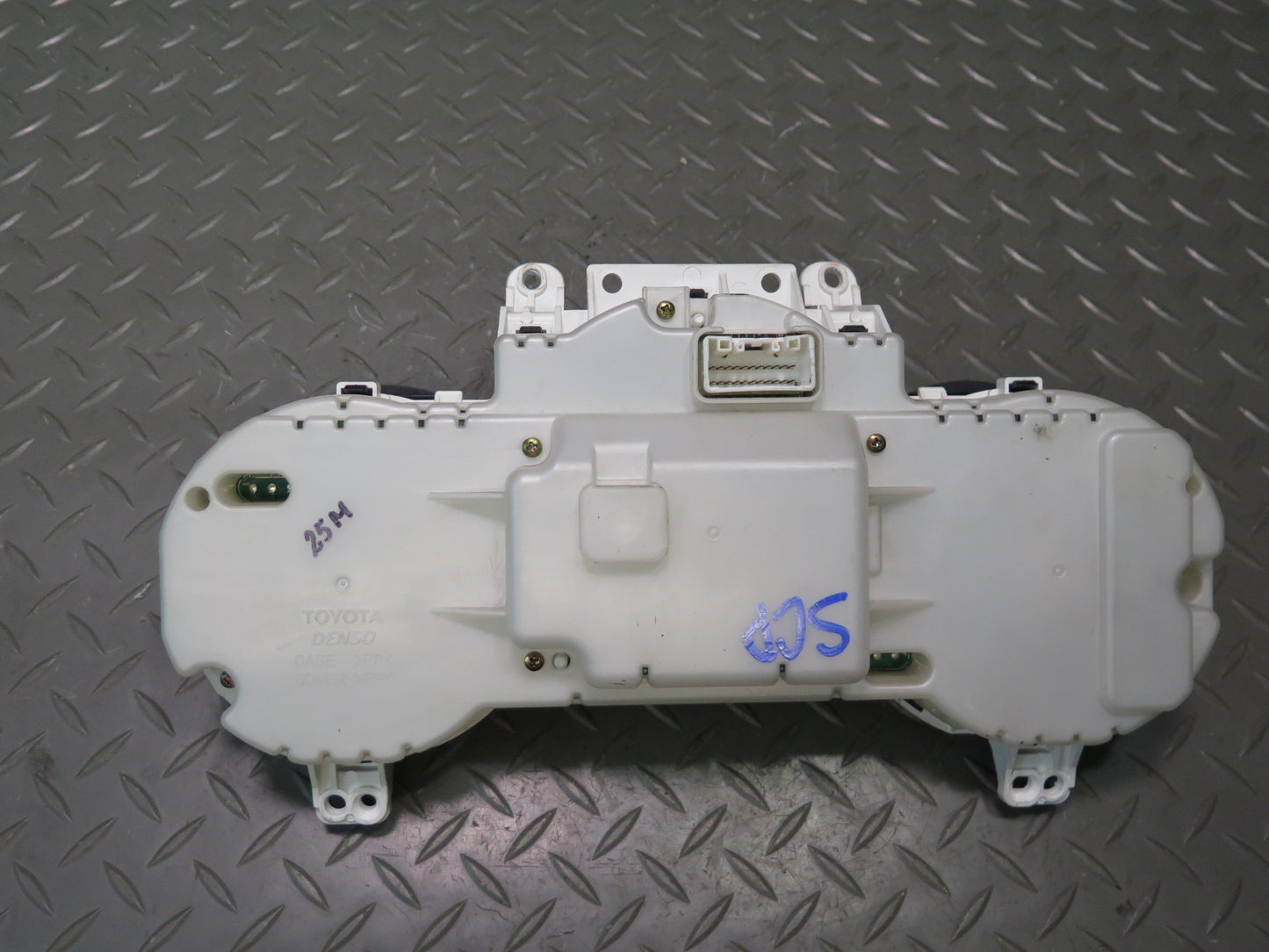 02-05 Lexus Z40 SC430 Instrument Cluster Gauge Speedometer 104K OEM