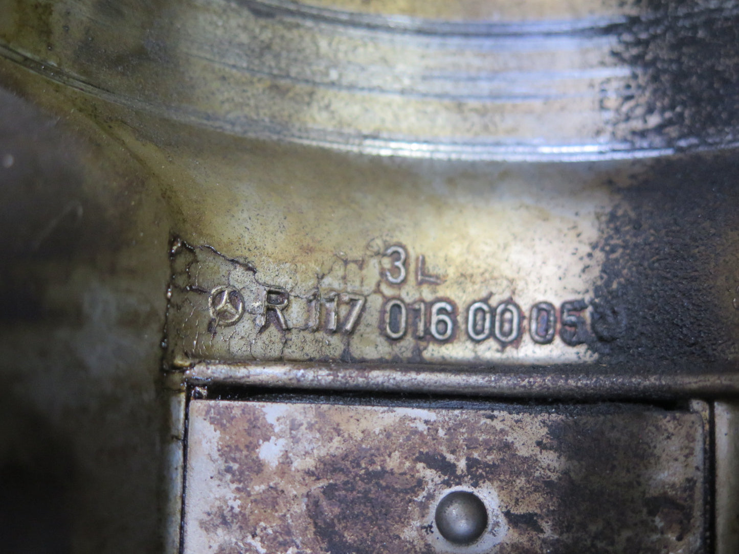 81-85 Mercedes R107 380SL M116 Engine Left Valve Cover 1170160005 OEM