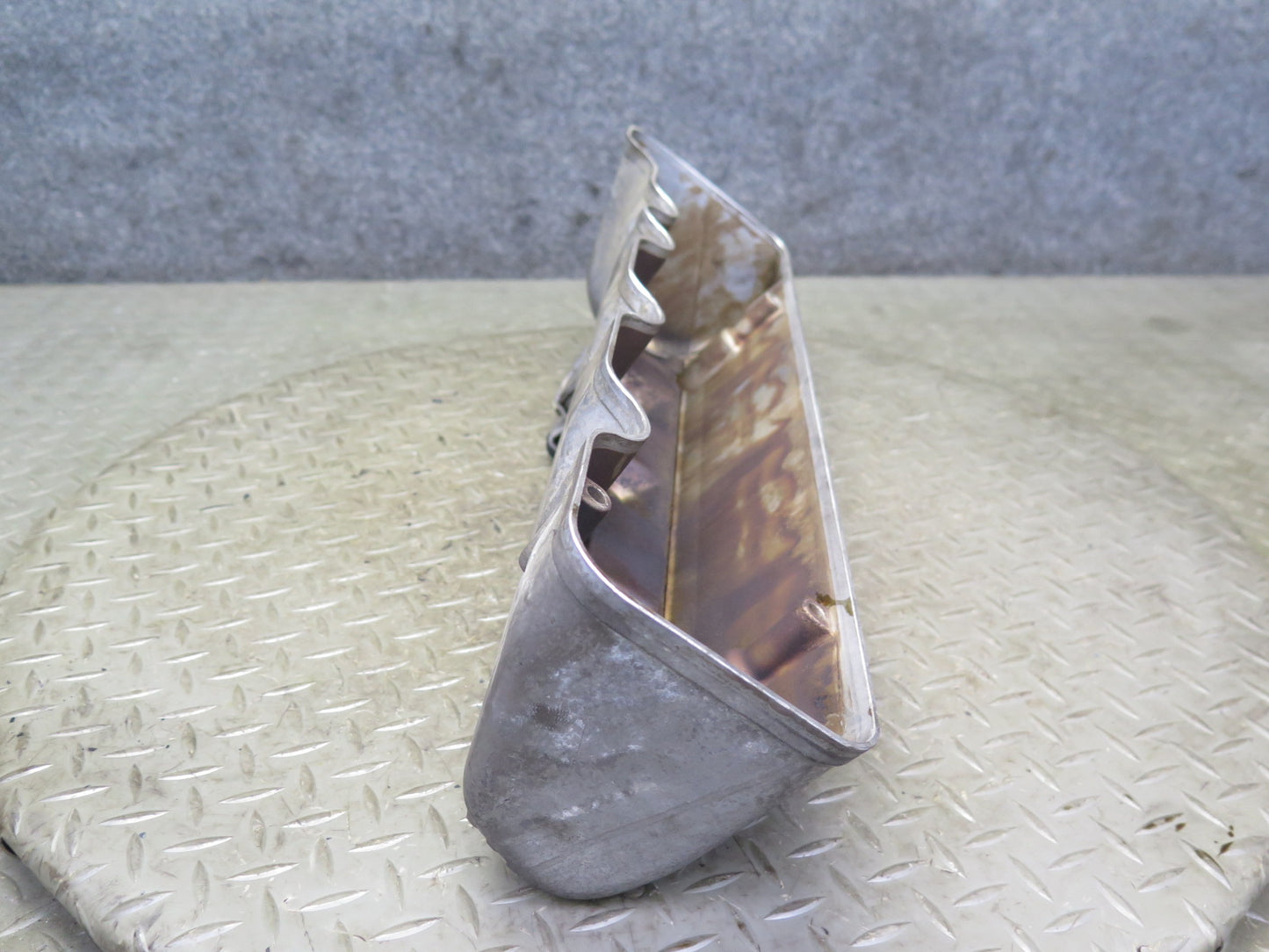 81-85 Mercedes R107 380SL M116 Engine Left Valve Cover 1170160005 OEM