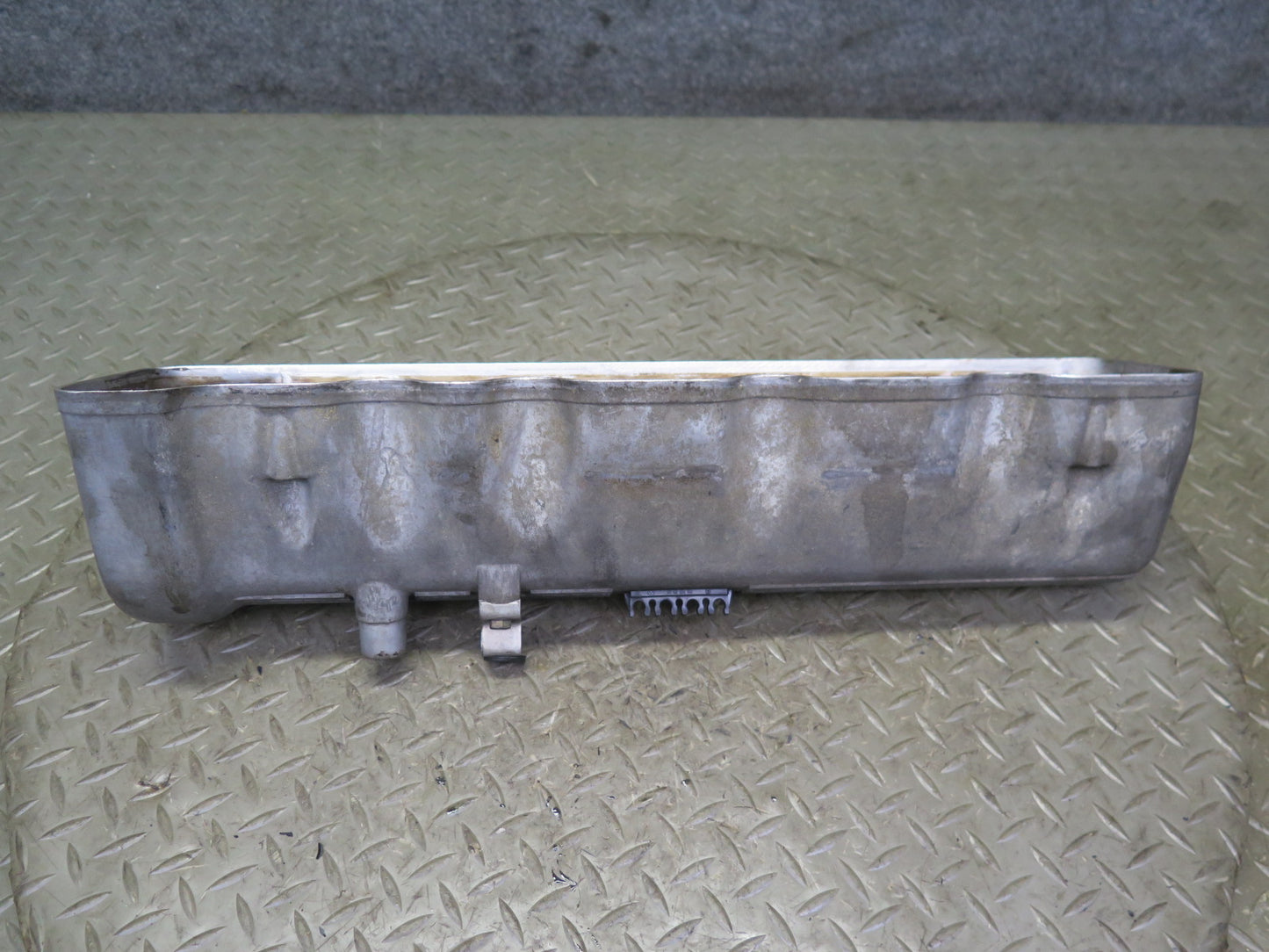 81-85 Mercedes R107 380SL M116 Engine Left Valve Cover 1170160005 OEM