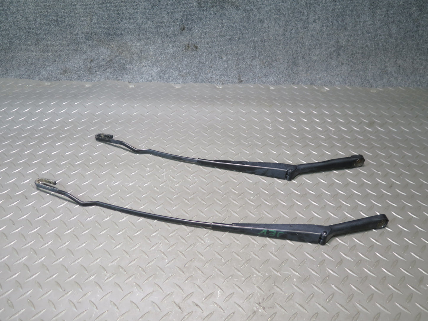 99-03 VW Eurovan T4 Set of 2 Front Windshield Left & Right Wiper Arm OEM