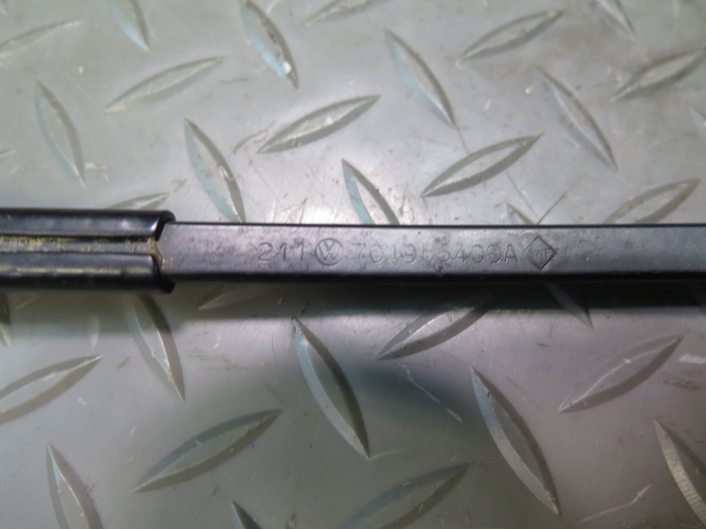 99-03 VW Eurovan T4 Set of 2 Front Windshield Left & Right Wiper Arm OEM