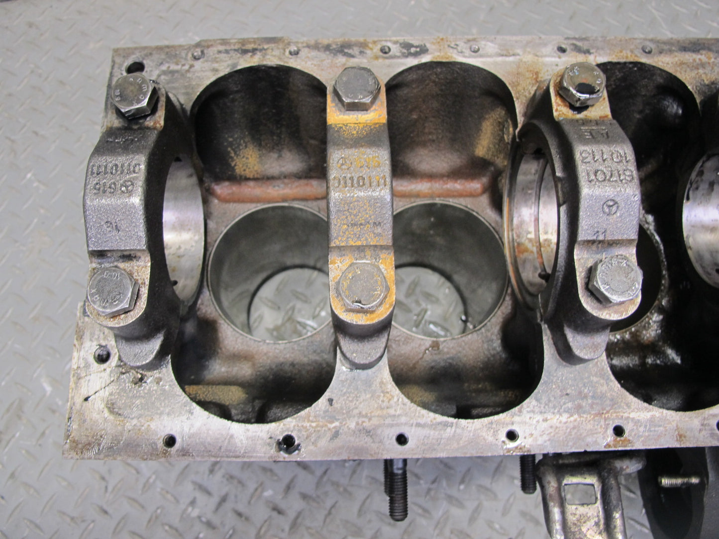 81-83 Mercedes W123 240D 616.912 Engine Motor Cylinder Block 6160112801 117k OEM