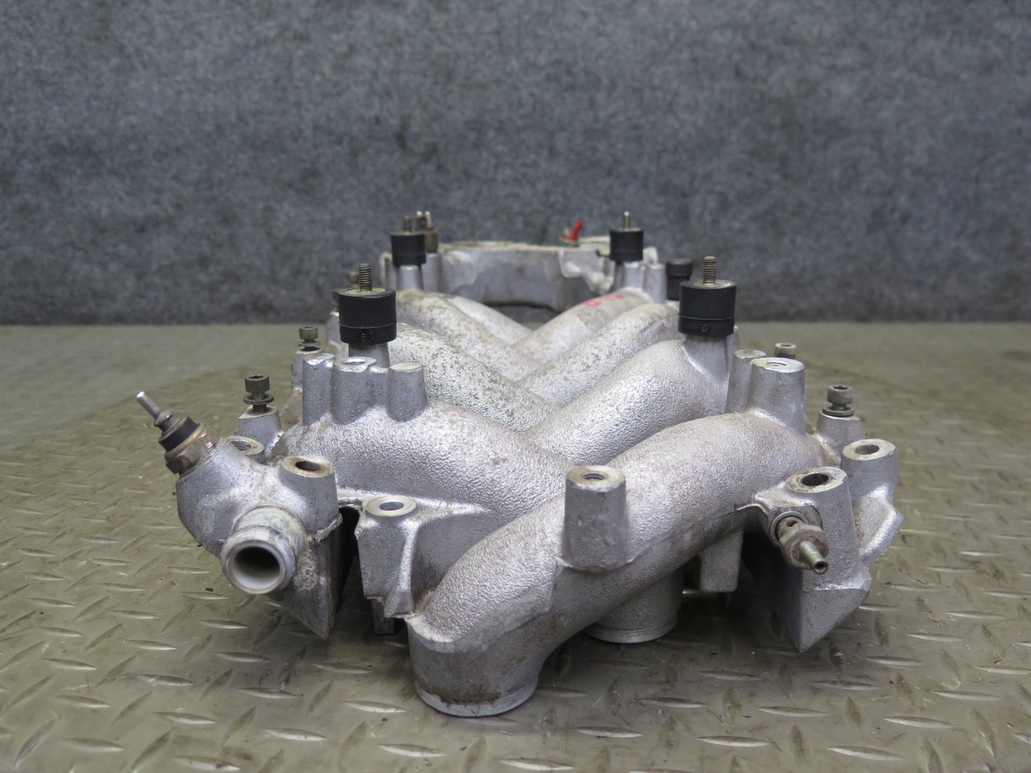 81-85 Mercedes R107 380SL M116 116.962 Upper Intake Manifold 1161415701 OEM