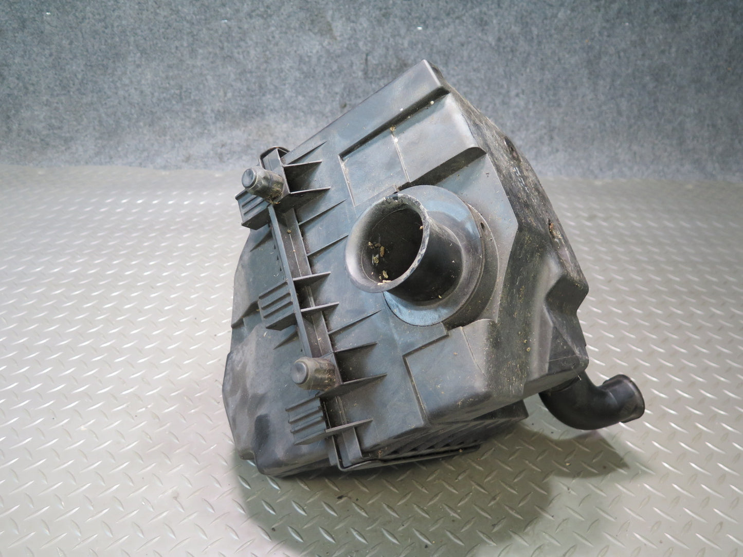 99-01 VW Eurovan 2.8L Air Intake Cleaner Filter Box w MAF Sensor 022129601D OEM