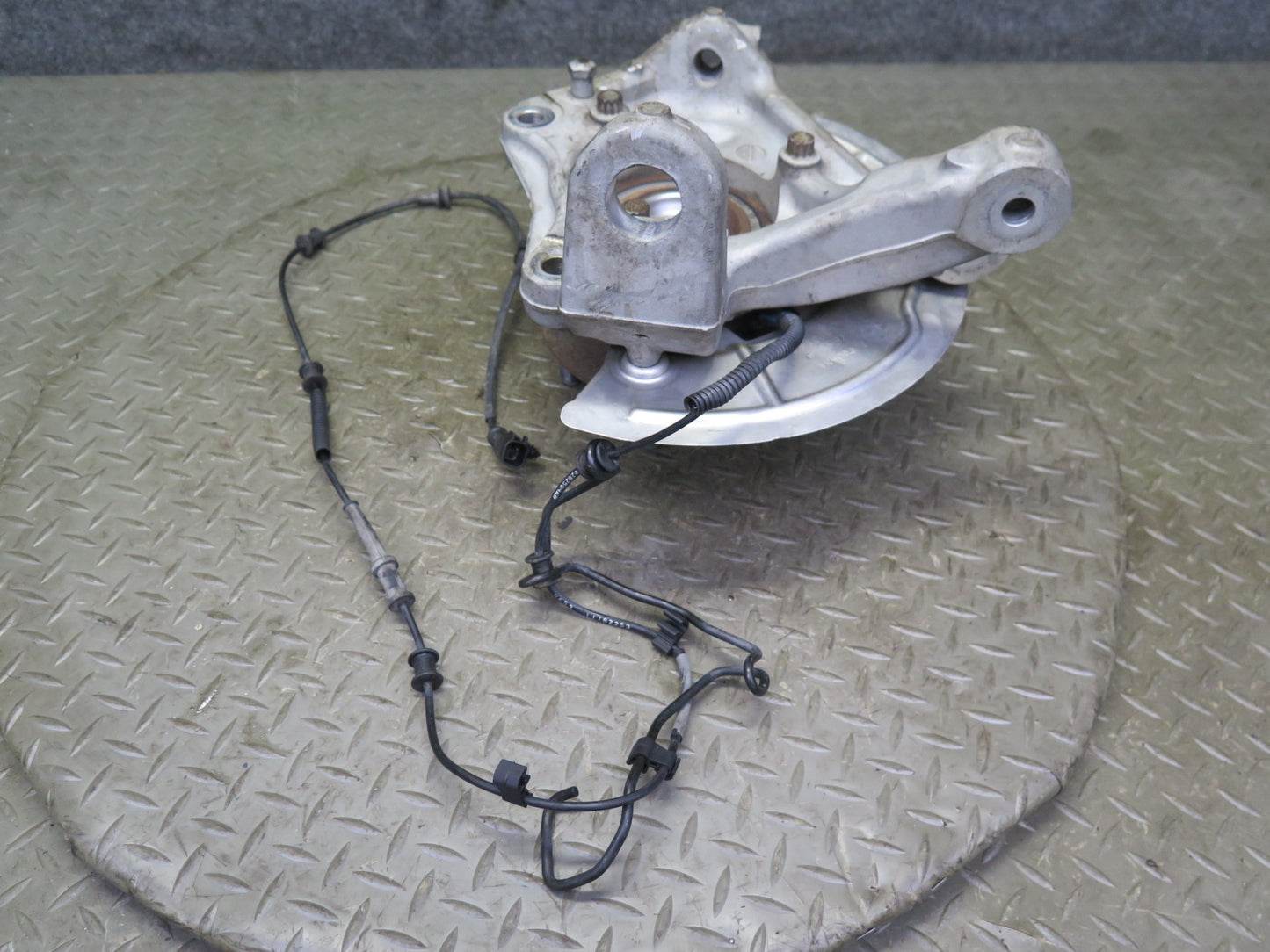 18-23 Jeep Wrangler JL AWD Front Right Spindle Knuckle Wheel Hub Bearing OEM