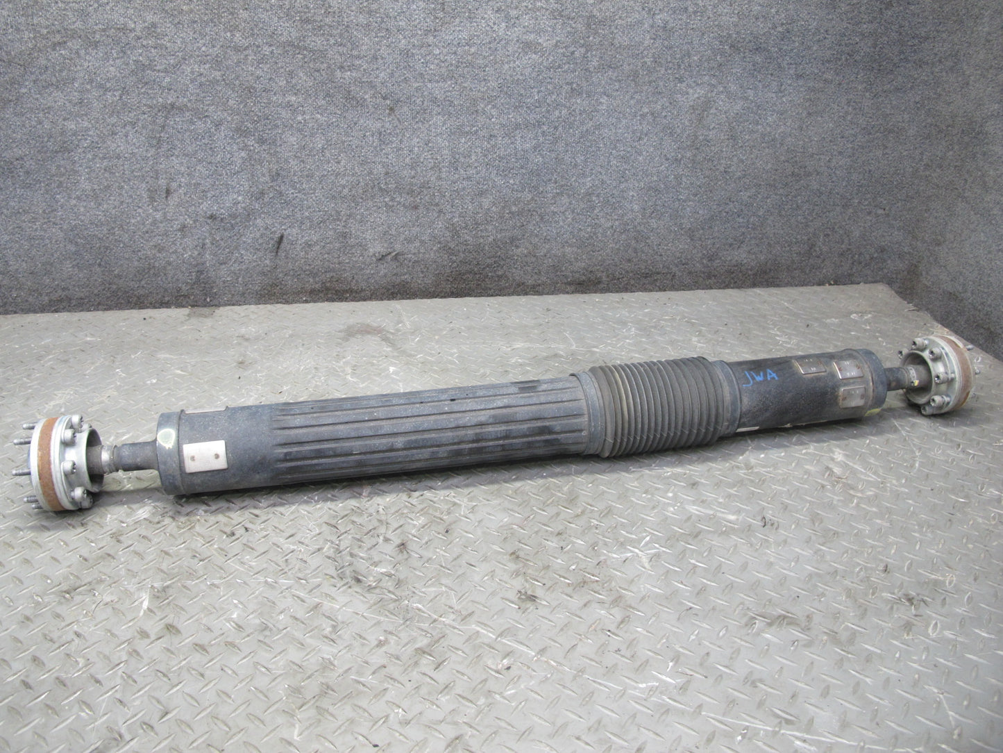 18-25 Jeep Wrangler JL 4-DOOR AWD Rear Driveshaft Drive Shaft 68272547AC OEM