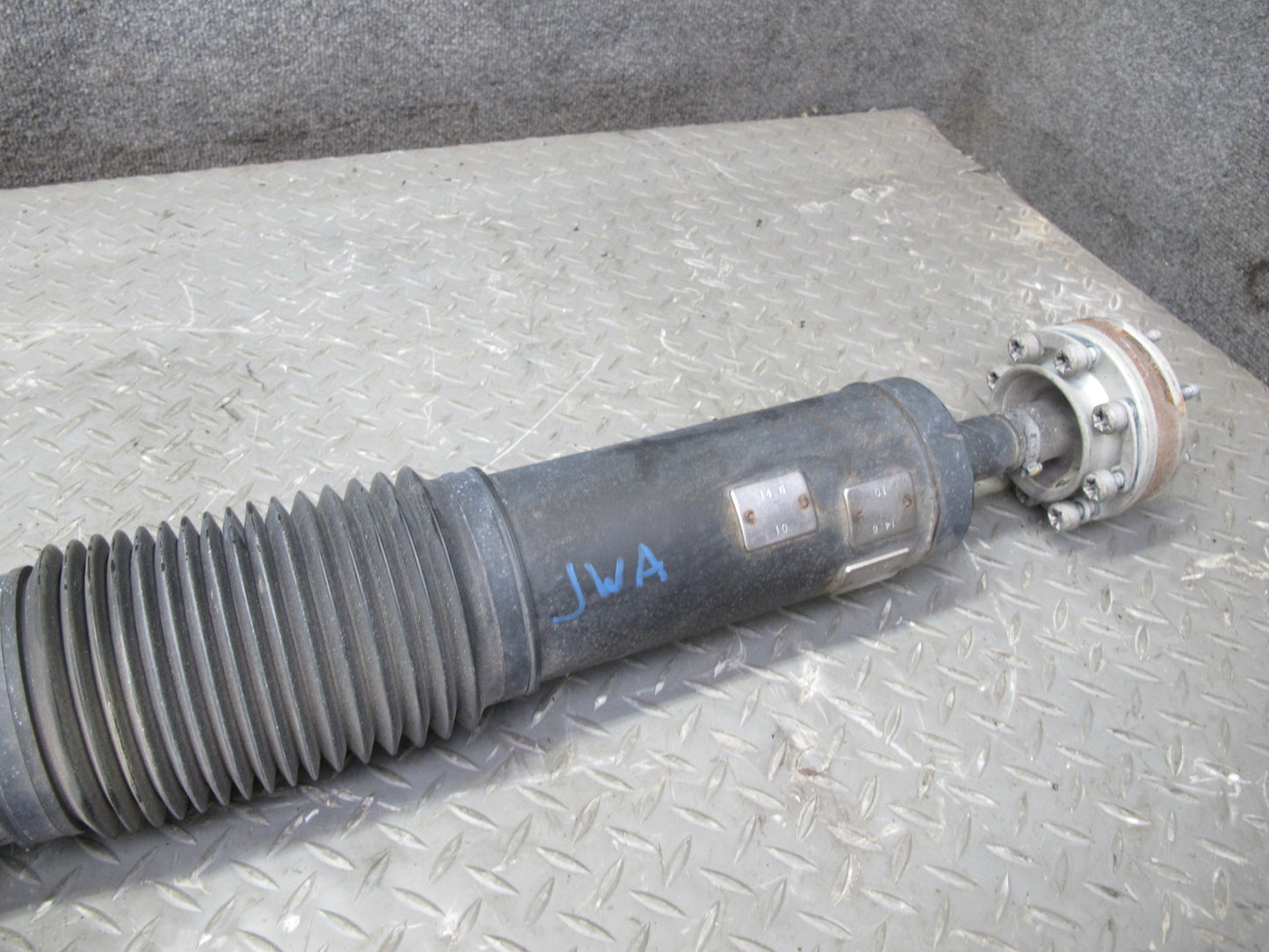 18-25 Jeep Wrangler JL 4-DOOR AWD Rear Driveshaft Drive Shaft 68272547AC OEM