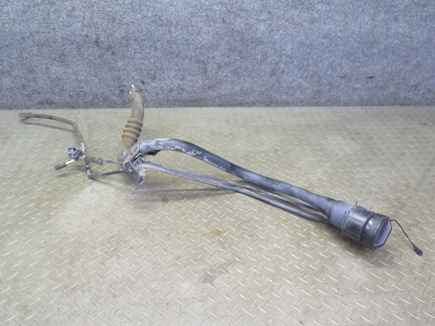 02-05 Lexus Z40 SC430 Fuel Gas Tank Filler Neck w Cap Assembly OEM