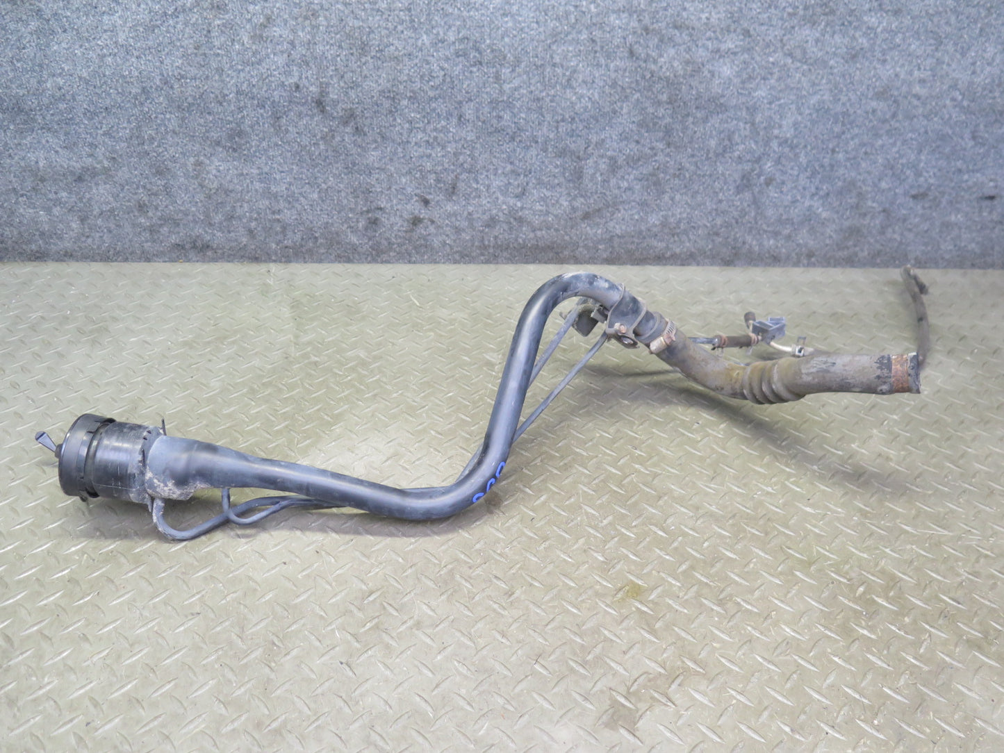 02-05 Lexus Z40 SC430 Fuel Gas Tank Filler Neck w Cap Assembly OEM