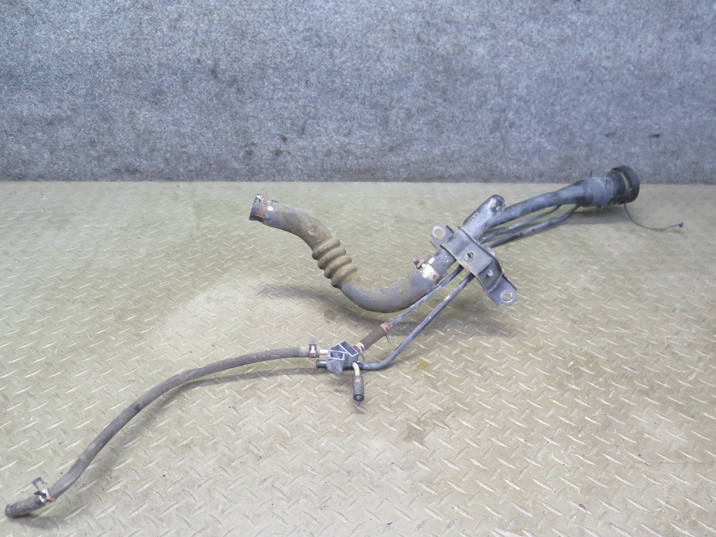 02-05 Lexus Z40 SC430 Fuel Gas Tank Filler Neck w Cap Assembly OEM