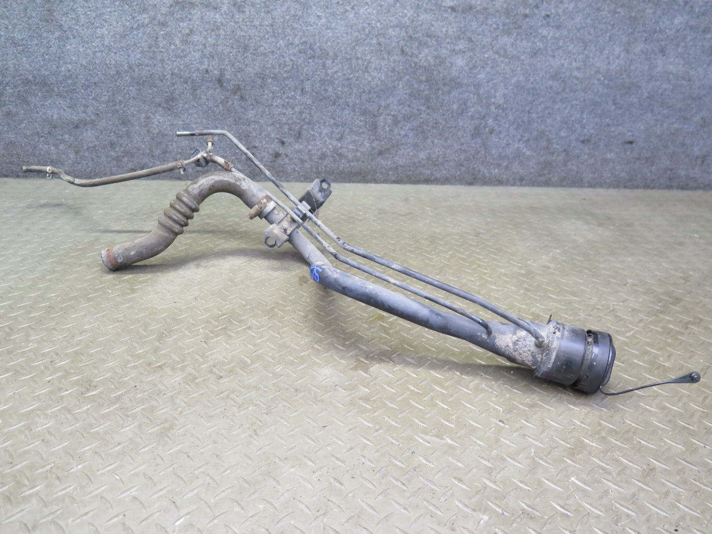 02-05 Lexus Z40 SC430 Fuel Gas Tank Filler Neck w Cap Assembly OEM