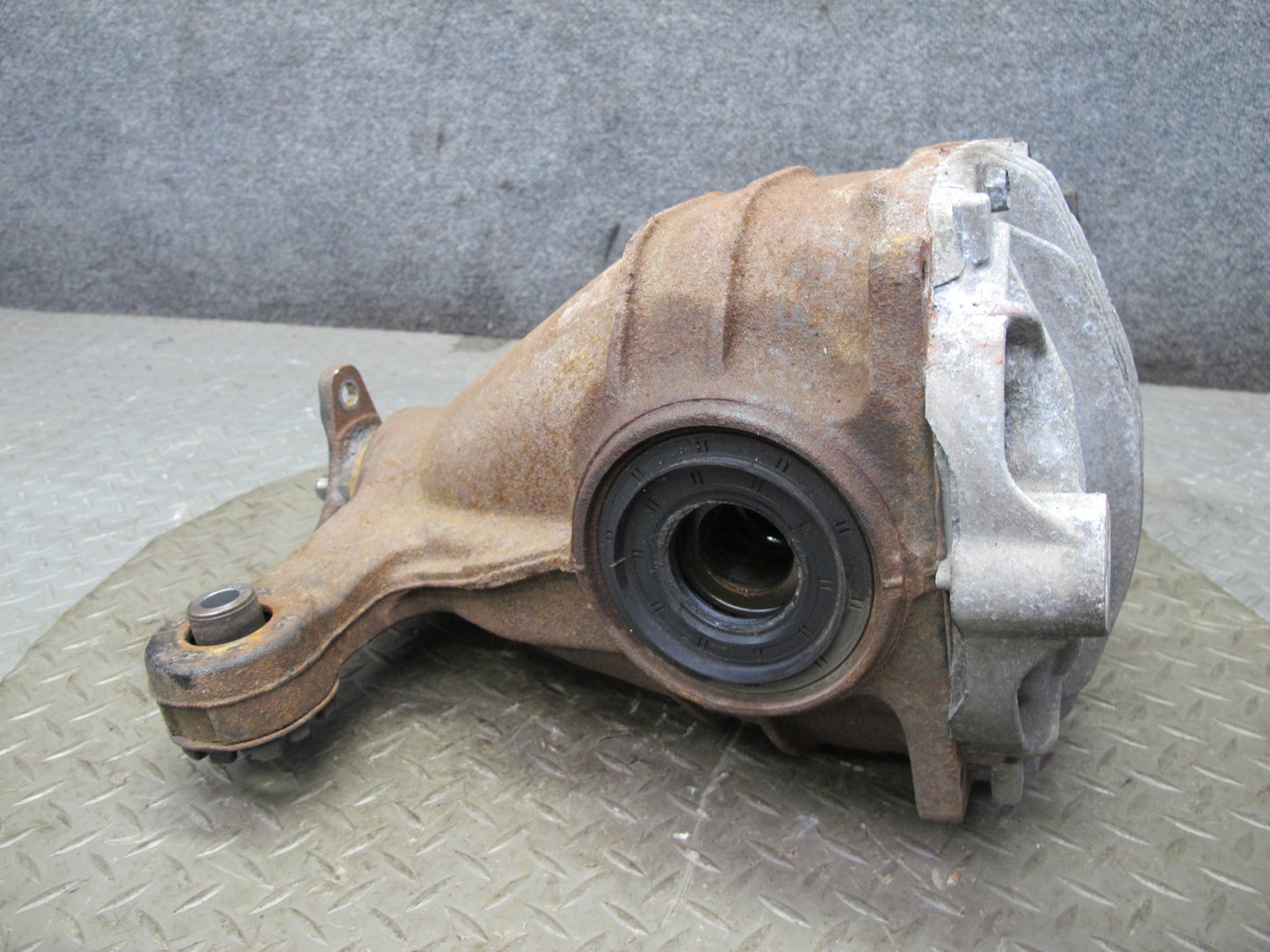 04-06 Lexus UCF30L LS430 RWD Rear Differential Carrier 3.769 Ratio OEM