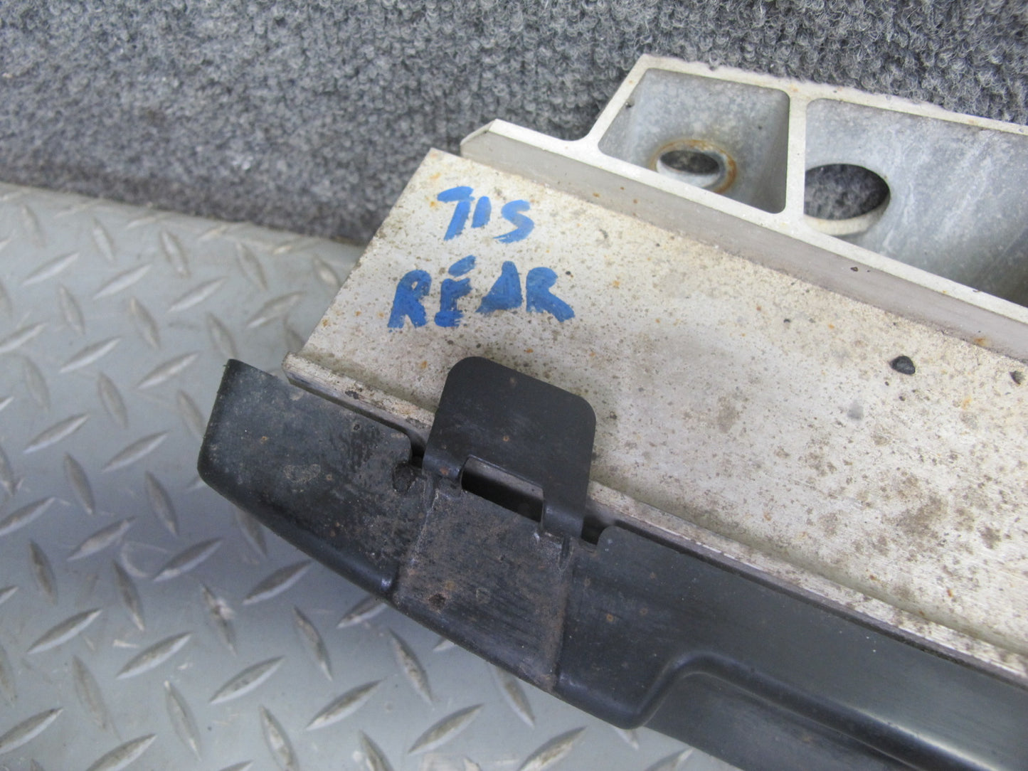 08-09 Lexus USE20L Is-f Rear Bumper Reinforcement w Left Right Bracket Assy OEM