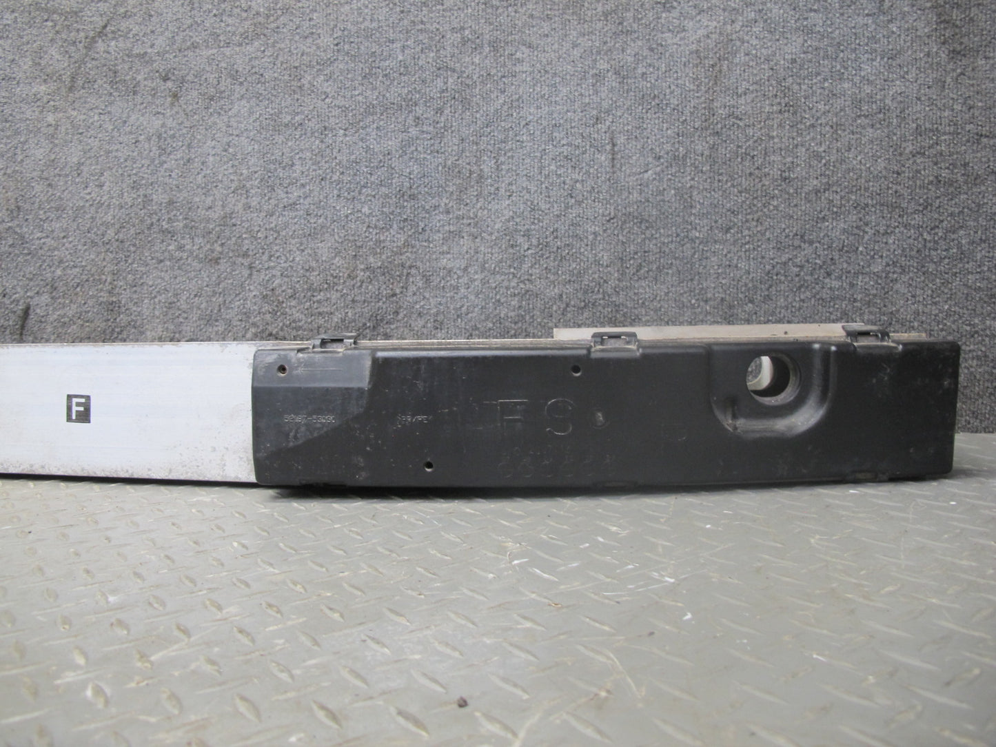 08-09 Lexus USE20L Is-f Rear Bumper Reinforcement w Left Right Bracket Assy OEM