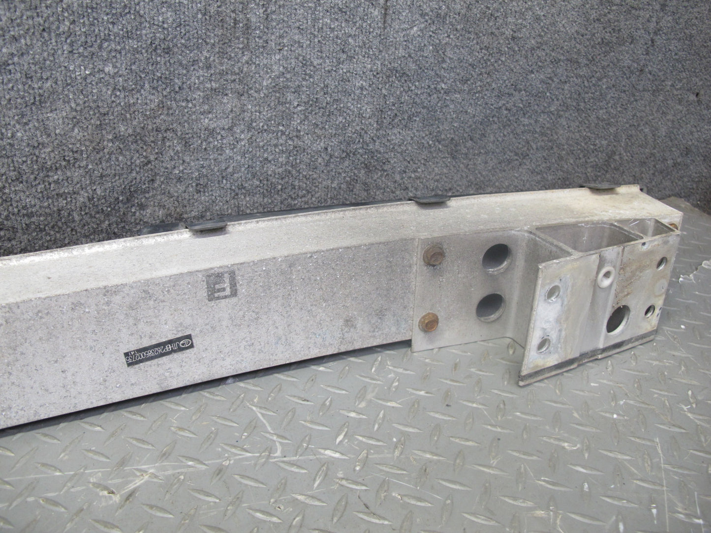 08-09 Lexus USE20L Is-f Rear Bumper Reinforcement w Left Right Bracket Assy OEM
