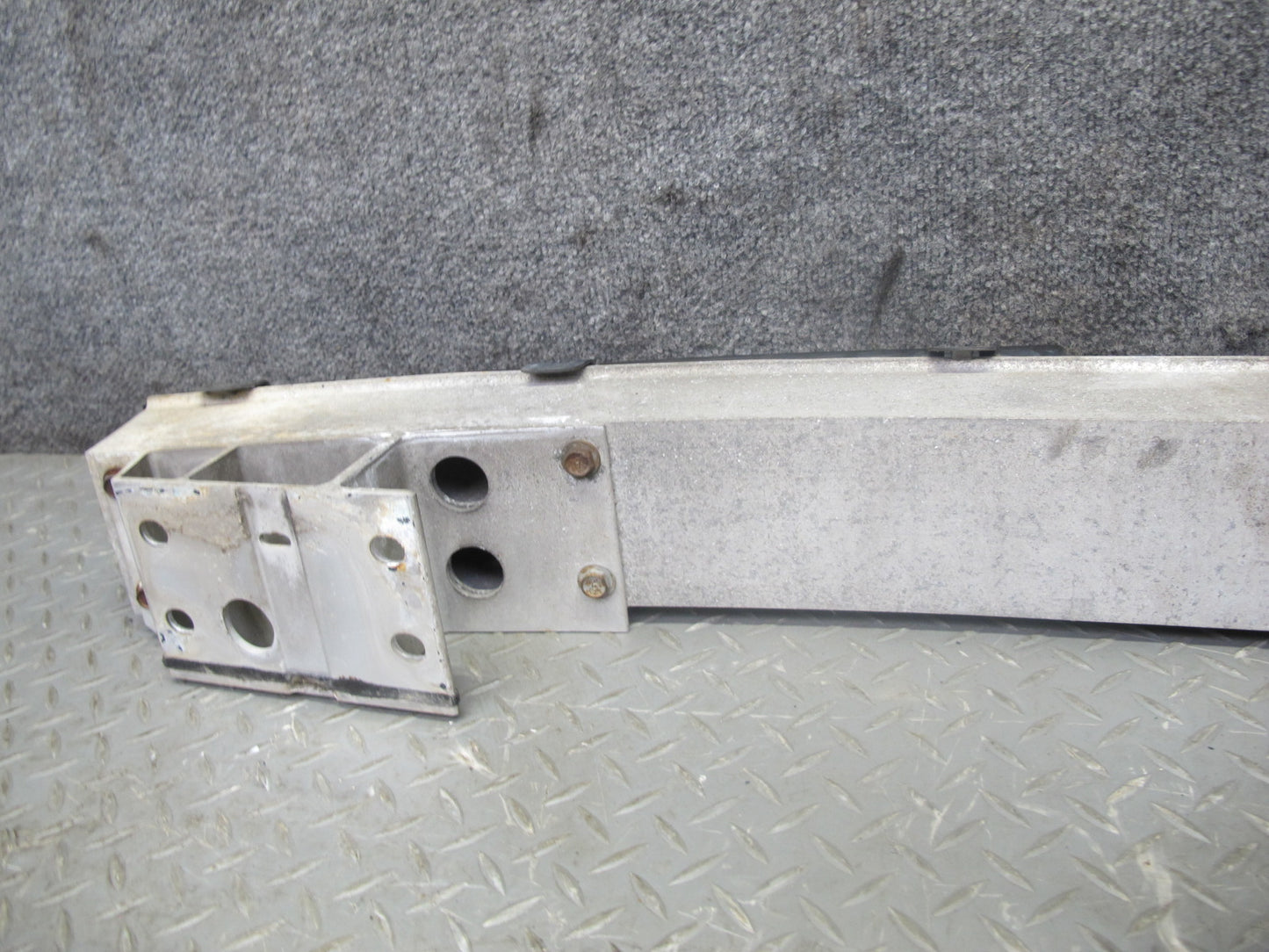 08-09 Lexus USE20L Is-f Rear Bumper Reinforcement w Left Right Bracket Assy OEM
