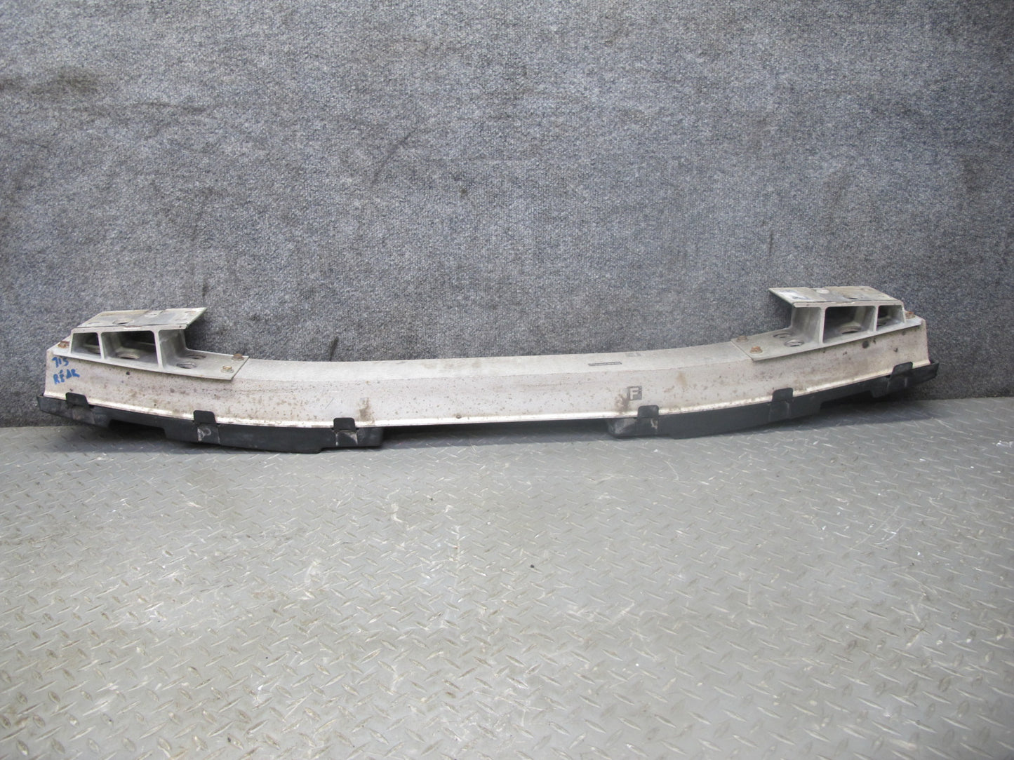 08-09 Lexus USE20L Is-f Rear Bumper Reinforcement w Left Right Bracket Assy OEM