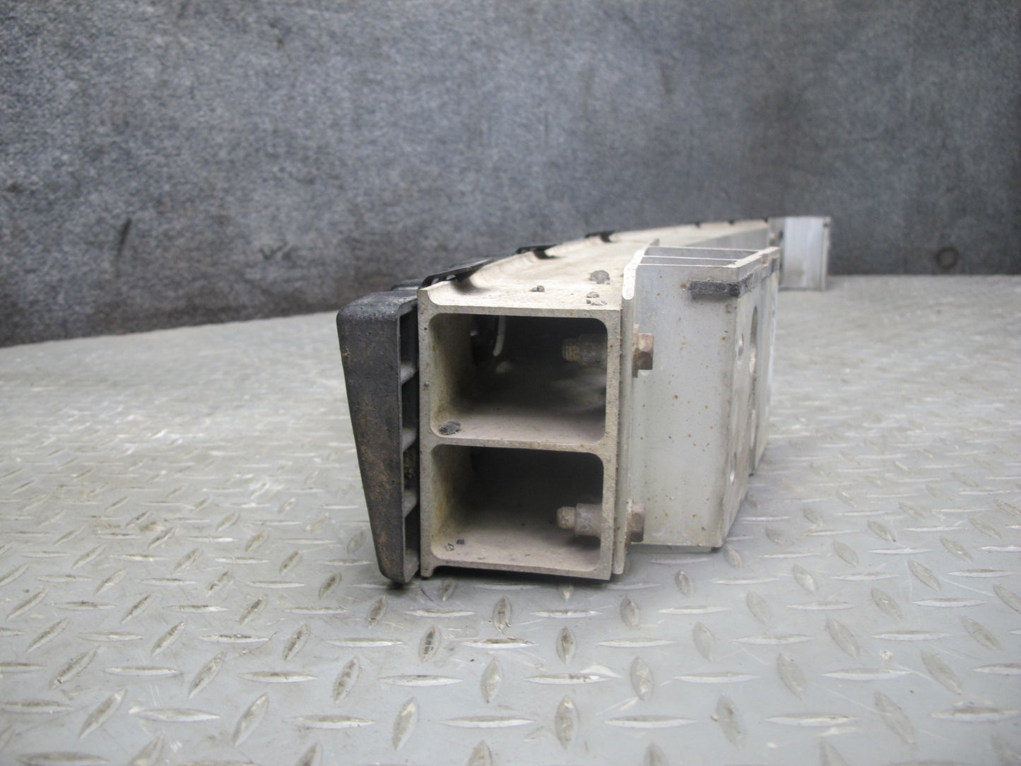 08-09 Lexus USE20L Is-f Rear Bumper Reinforcement w Left Right Bracket Assy OEM