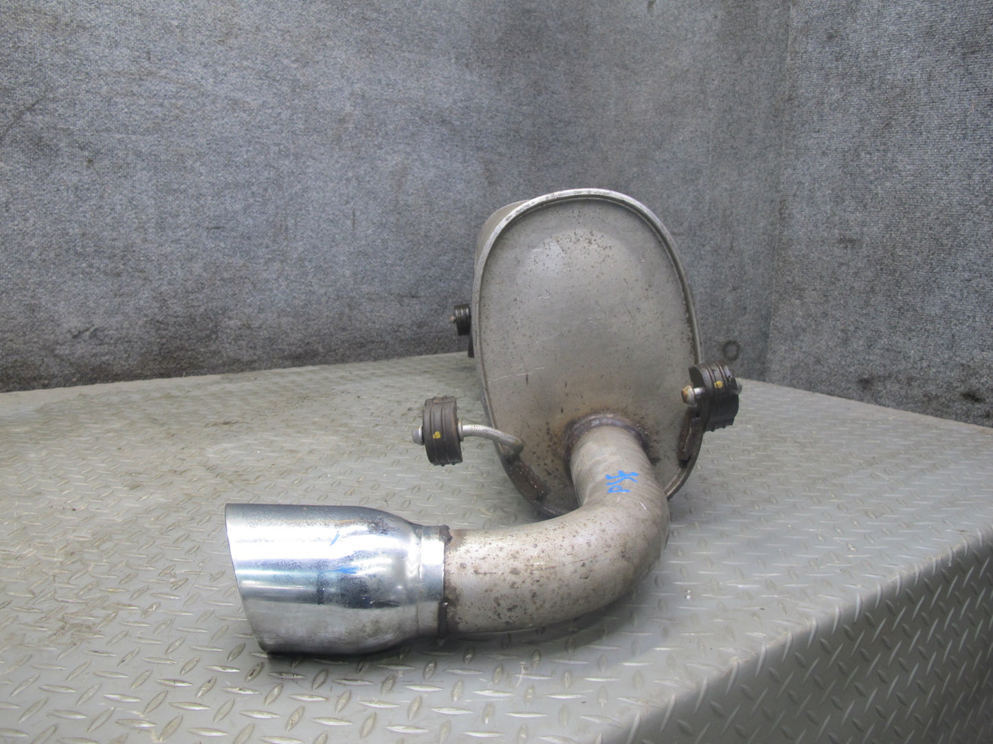 06-09 Pontiac Solstice 2.4L A/T Rear Exhaust Muffler w Tip 20K Miles OEM