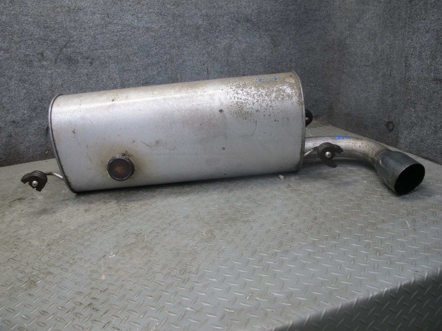 06-09 Pontiac Solstice 2.4L A/T Rear Exhaust Muffler w Tip 20K Miles OEM