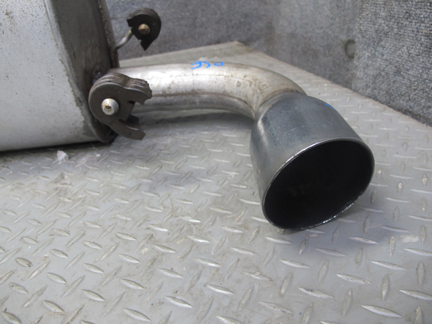 06-09 Pontiac Solstice 2.4L A/T Rear Exhaust Muffler w Tip 20K Miles OEM