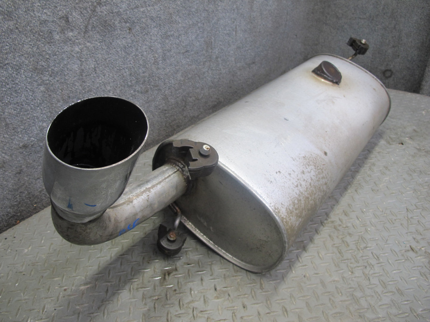 06-09 Pontiac Solstice 2.4L A/T Rear Exhaust Muffler w Tip 20K Miles OEM