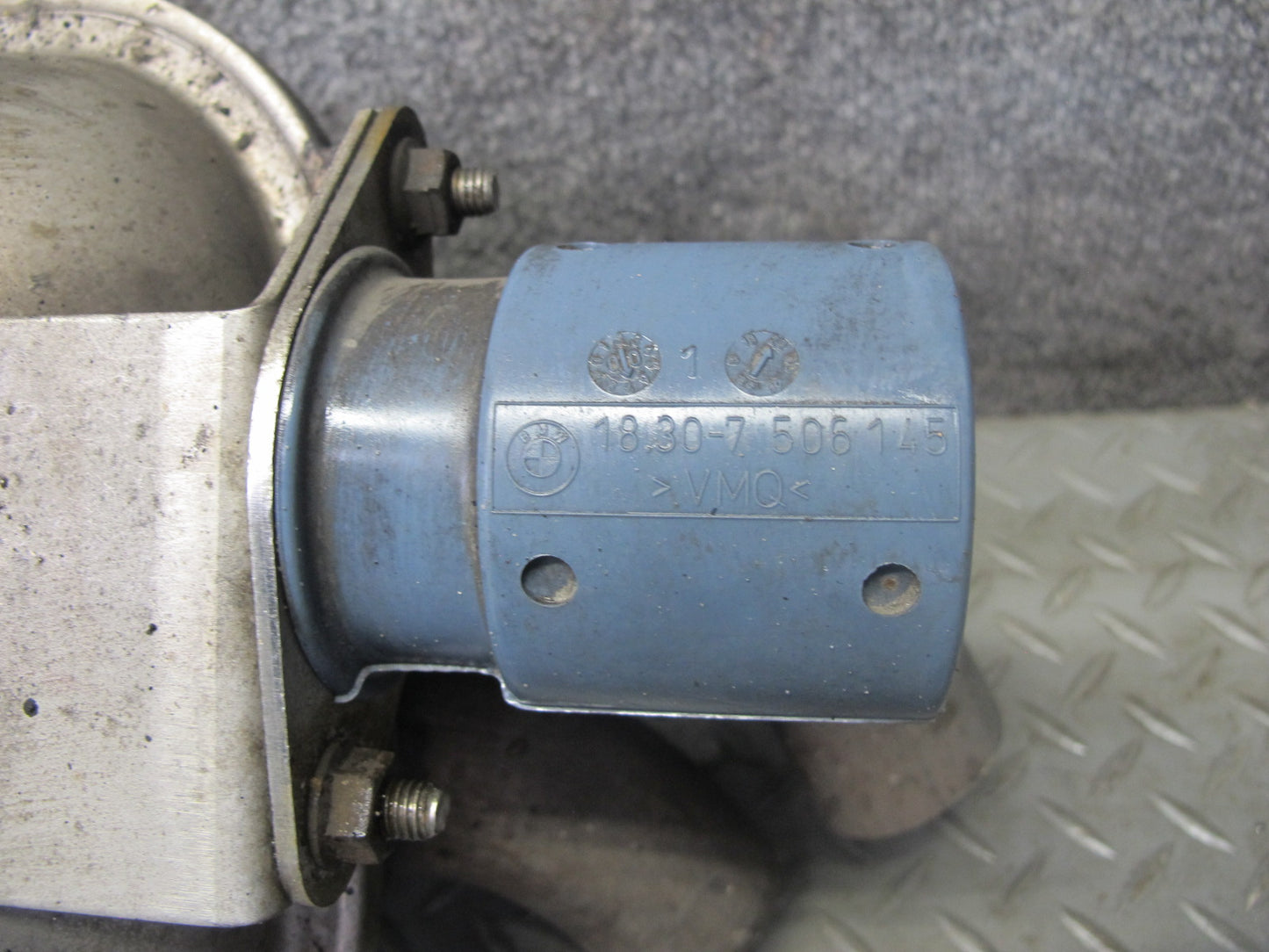 01-06 BMW E46 330ci Convertible Rear Exhaust Muffler 7502553 OEM