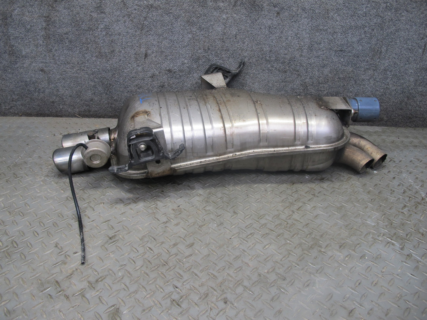01-06 BMW E46 330ci Convertible Rear Exhaust Muffler 7502553 OEM