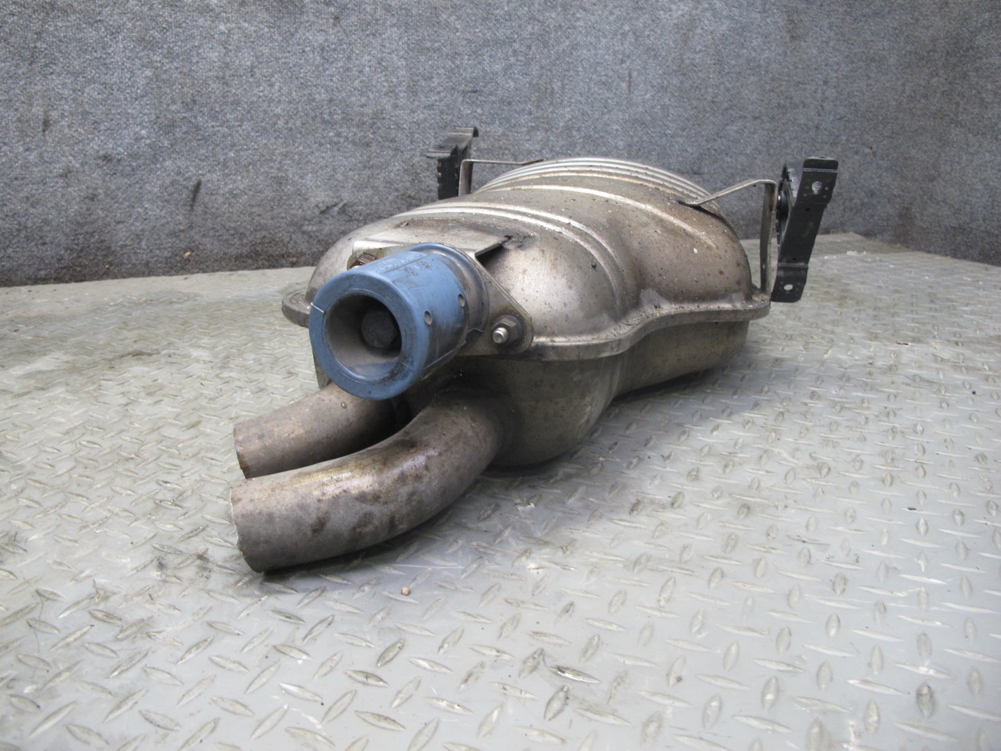 01-06 BMW E46 330ci Convertible Rear Exhaust Muffler 7502553 OEM