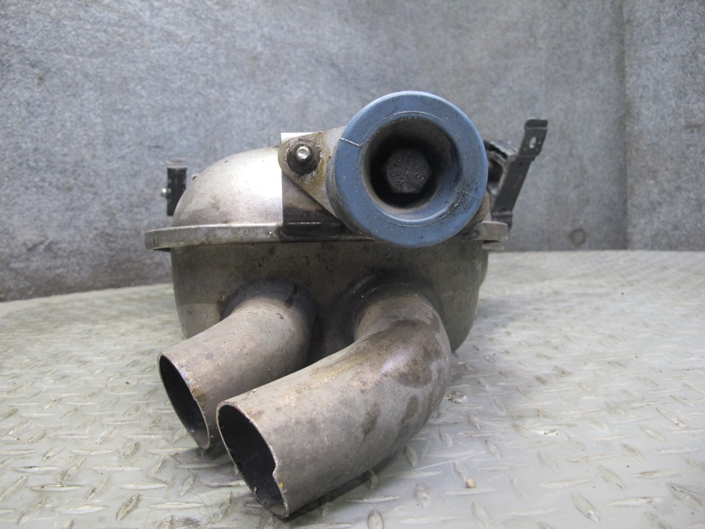 01-06 BMW E46 330ci Convertible Rear Exhaust Muffler 7502553 OEM