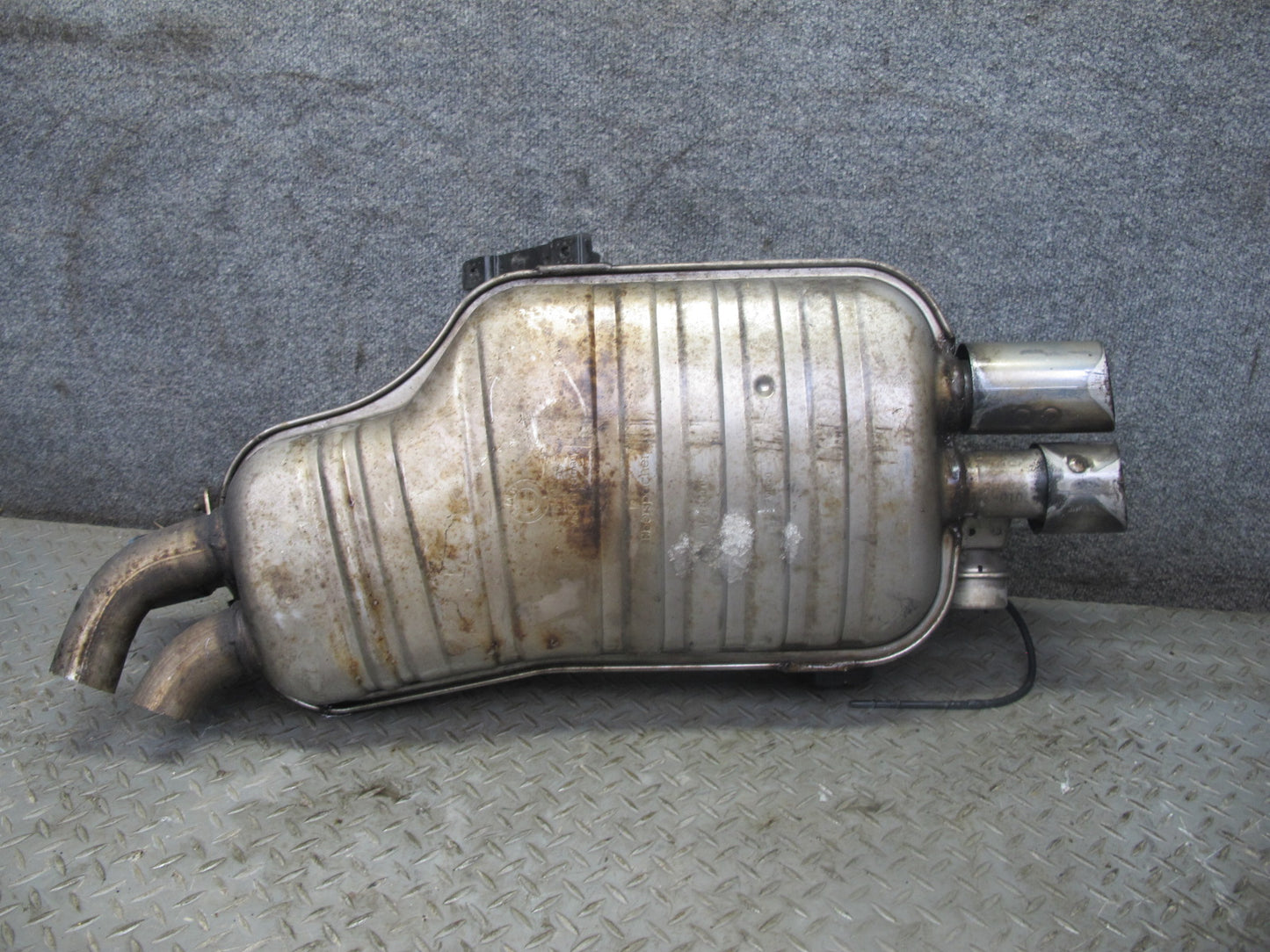 01-06 BMW E46 330ci Convertible Rear Exhaust Muffler 7502553 OEM