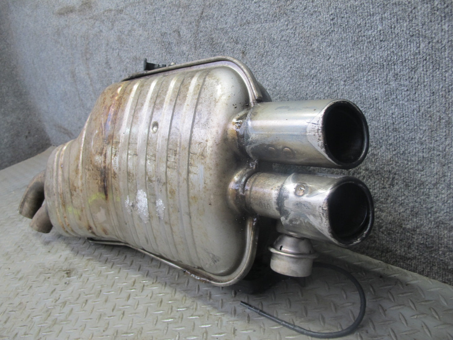 01-06 BMW E46 330ci Convertible Rear Exhaust Muffler 7502553 OEM