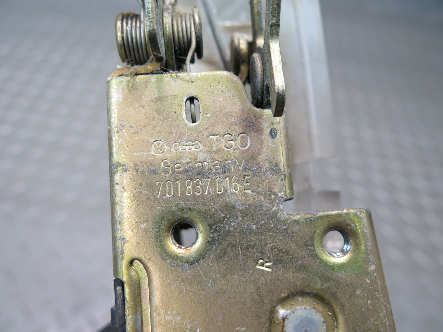97-03 VW Eurovan T4 Front Right Door Lock Latch 701837016E OEM