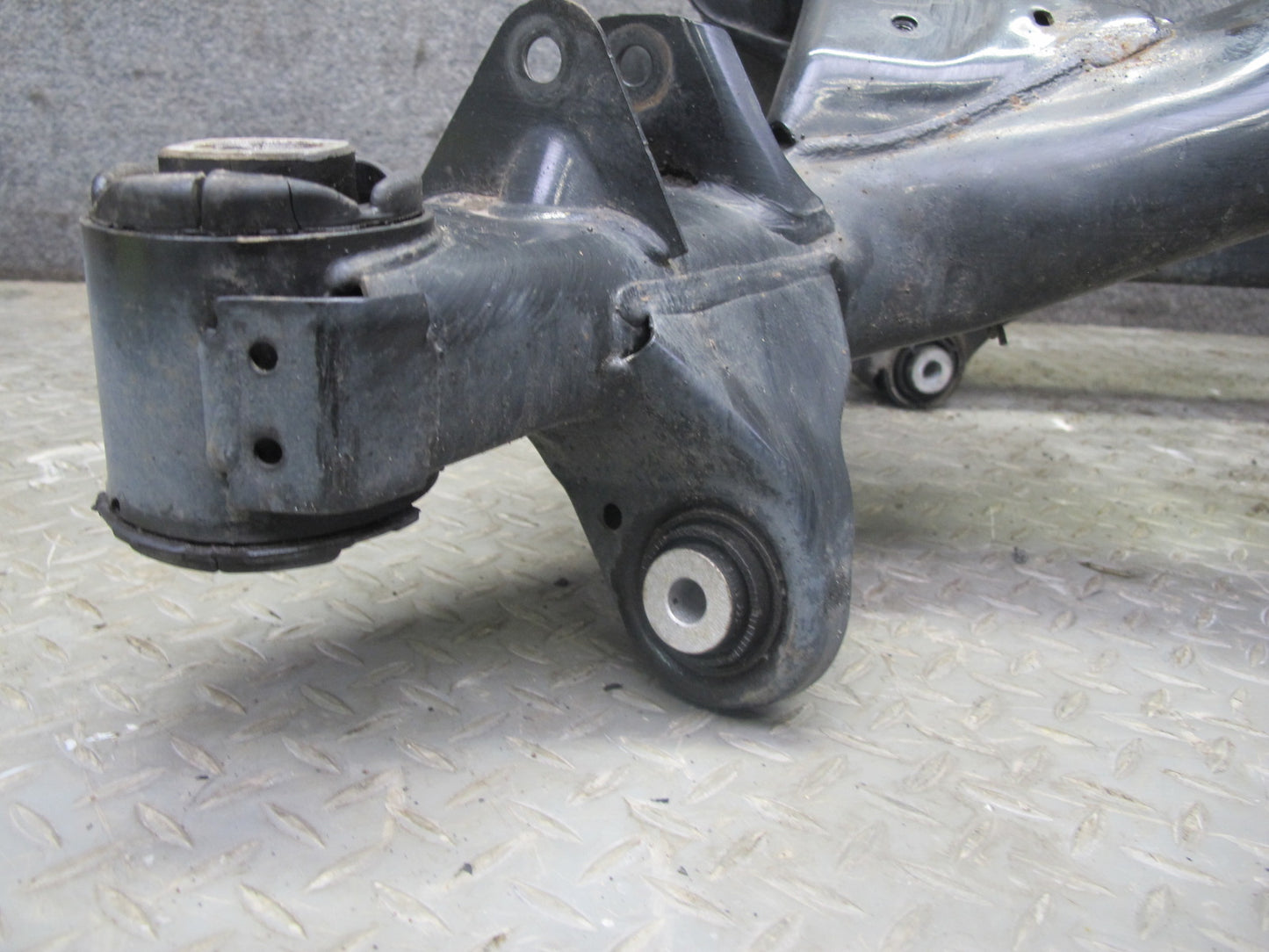 07-13 BMW E90 E92 E93 335i RWD Rear Suspension Crossmember Subframe Carrier OEM