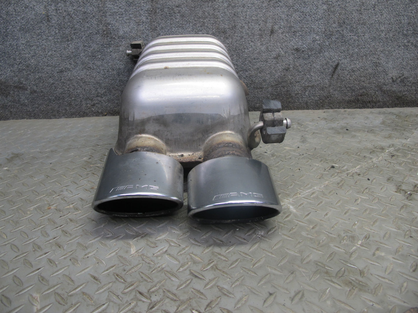 05-11 Mercedes R171 SLK55 AMG Rear Right Exhaust Muffler w Tips 1714910701 OEM