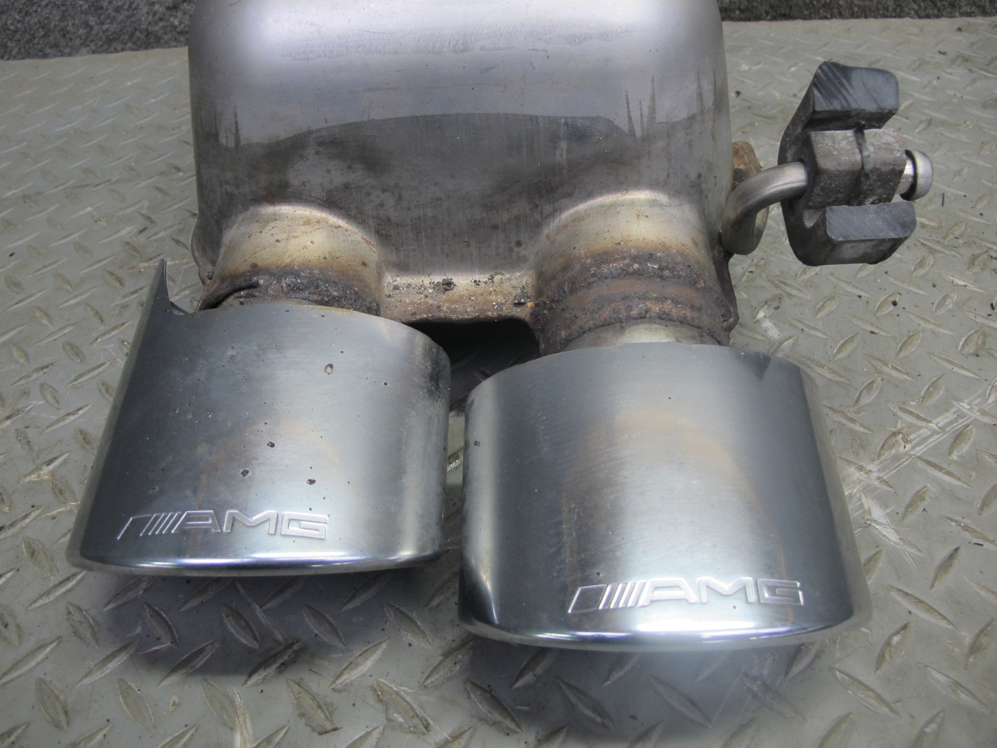 05-11 Mercedes R171 SLK55 AMG Rear Right Exhaust Muffler w Tips 1714910701 OEM