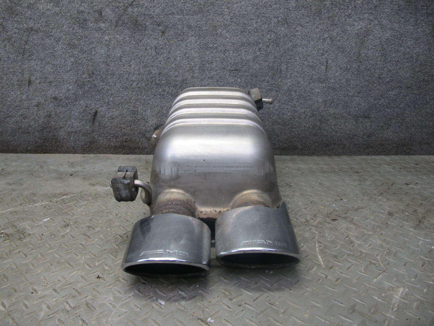 05-11 Mercedes R171 SLK55 AMG Rear Right Exhaust Muffler w Tips 1714910801 OEM